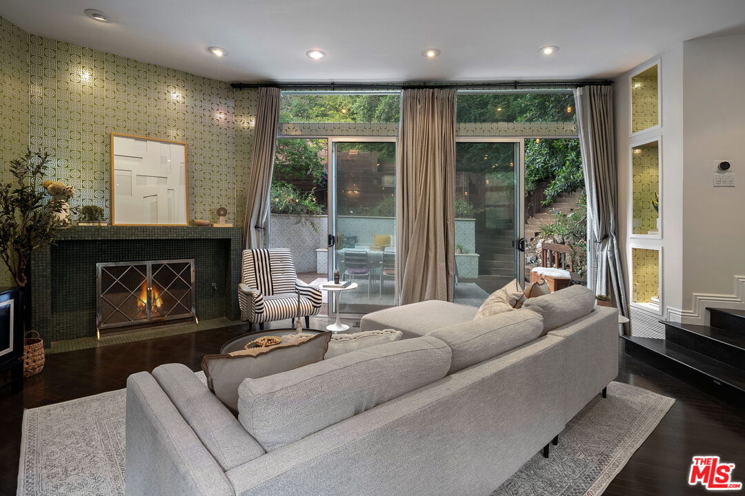 2180 Laurel Canyon Blvd