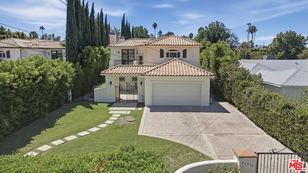 22716 Sylvan St Woodland Hills CA