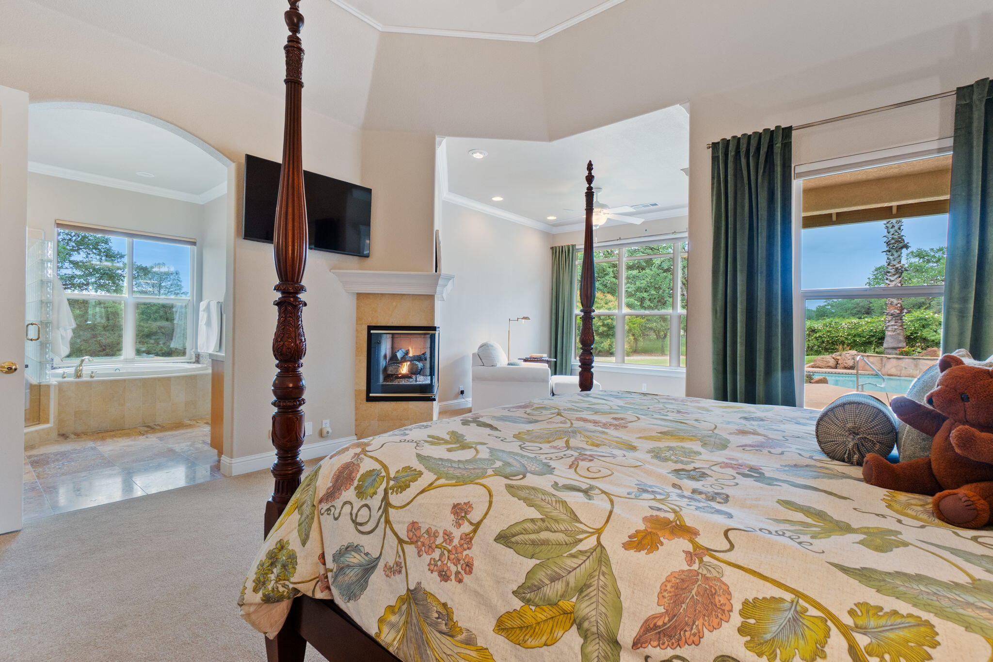 21992 Los Altos Drive