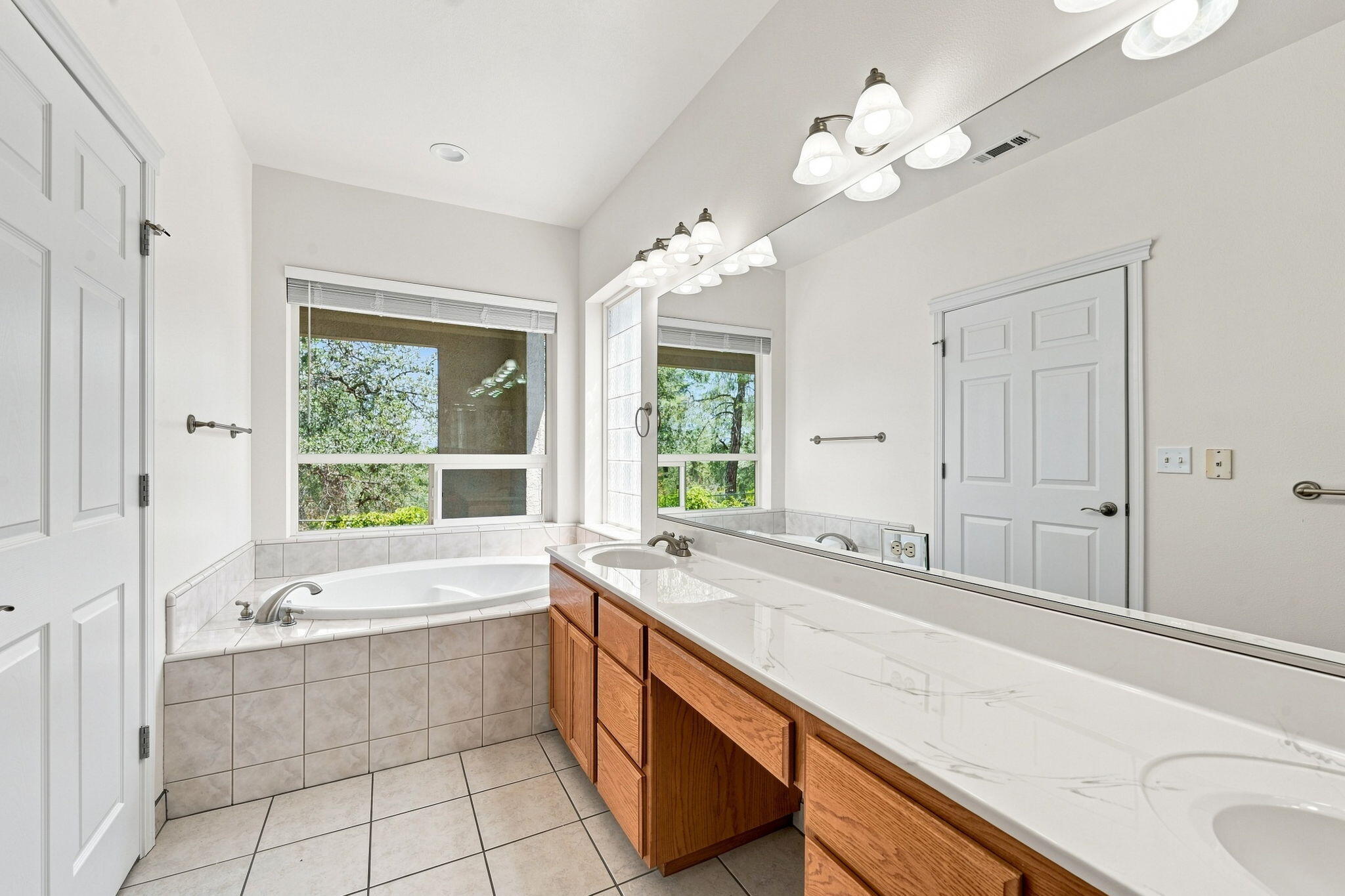 1114 Snowcap Trail