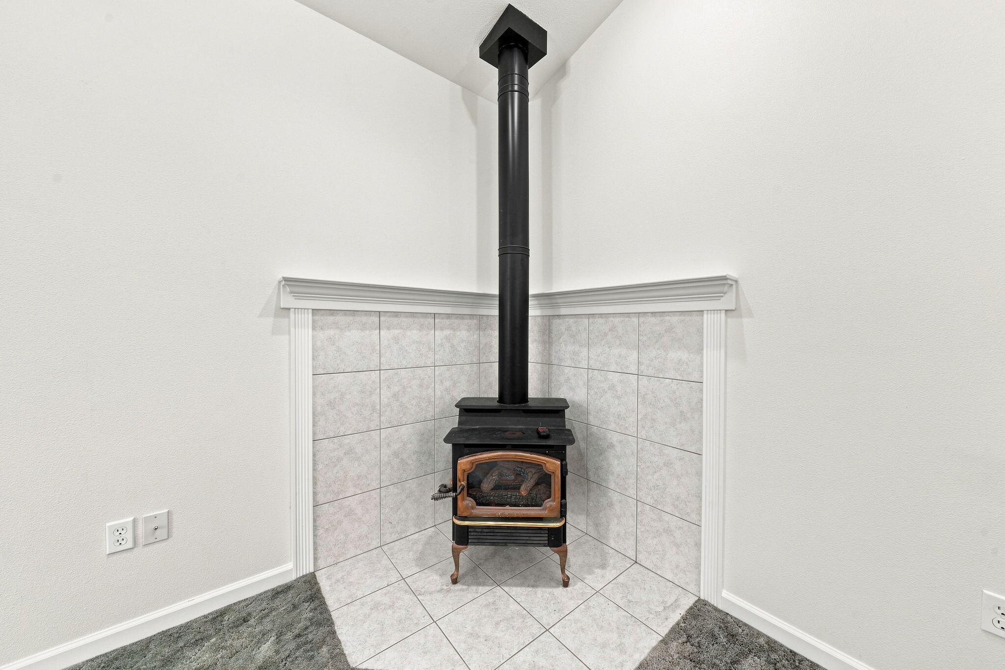 1114 Snowcap Trail
