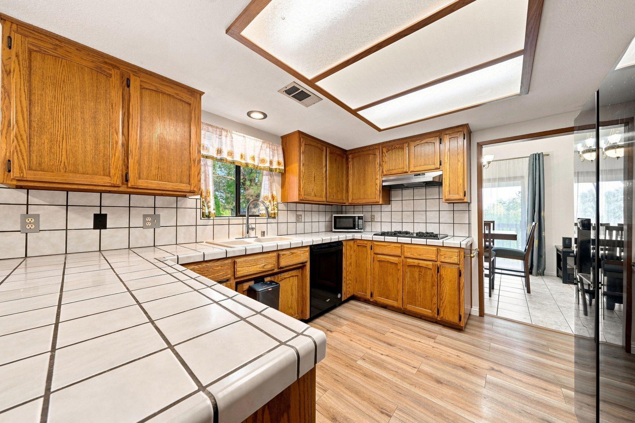 5950 Mountain View Drive