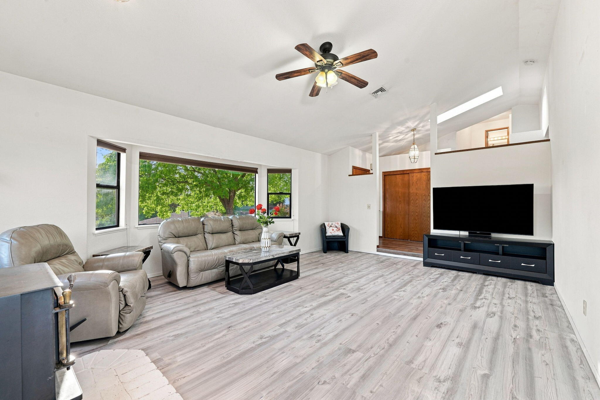 5950 Mountain View Drive