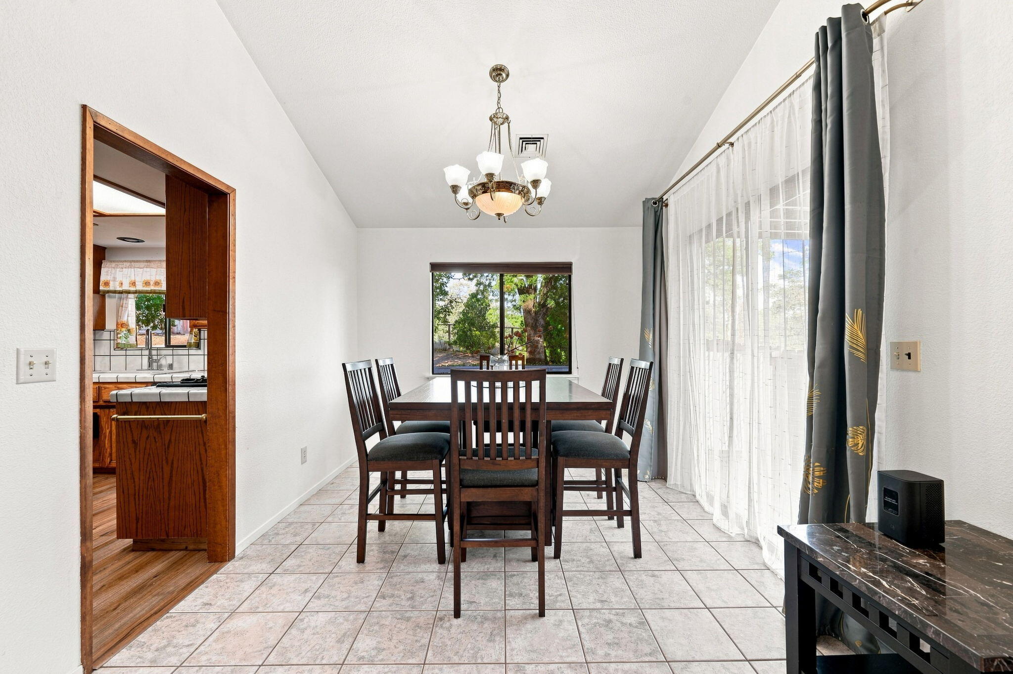 5950 Mountain View Drive