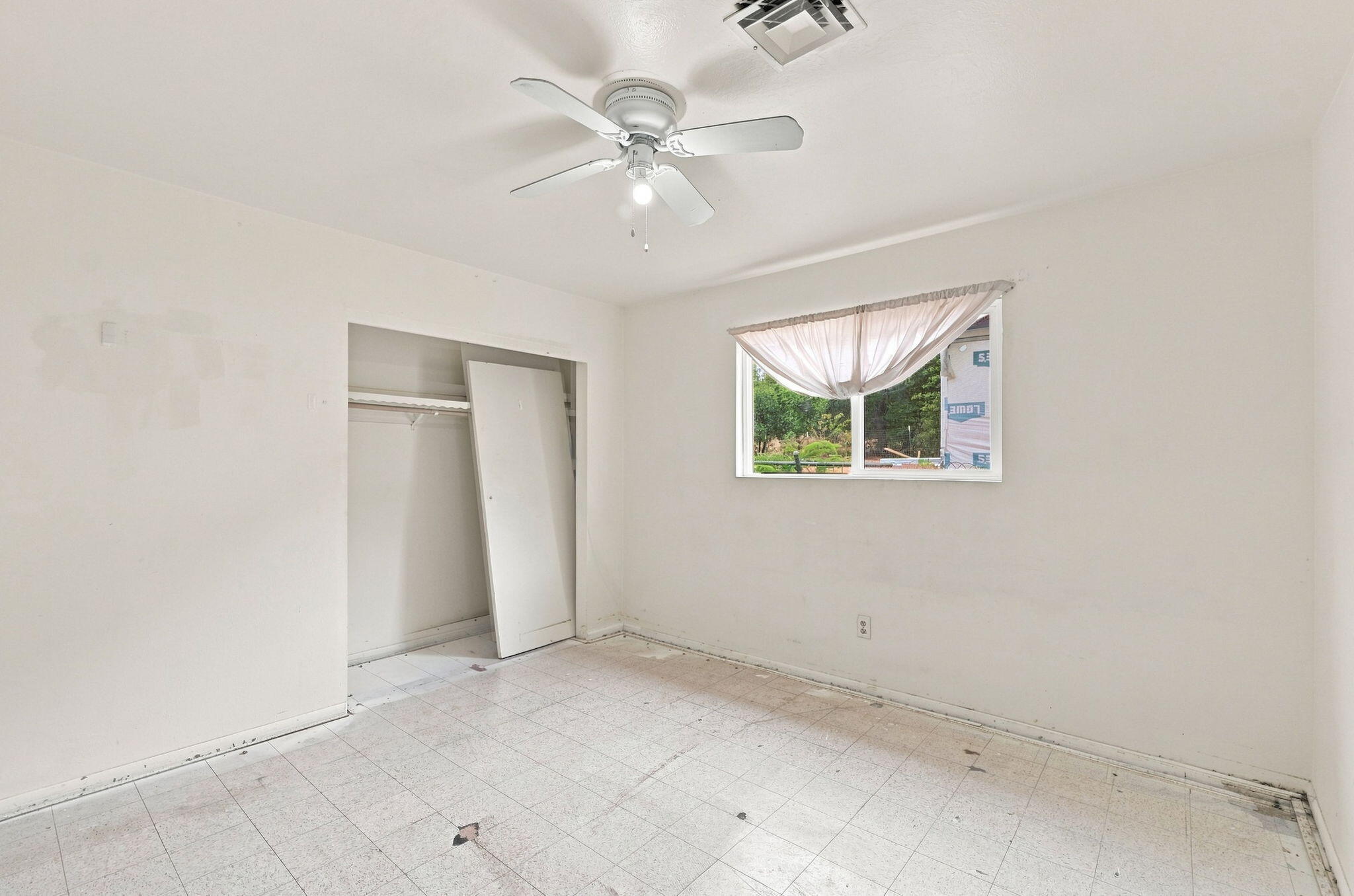 1669 Mistletoe Lane