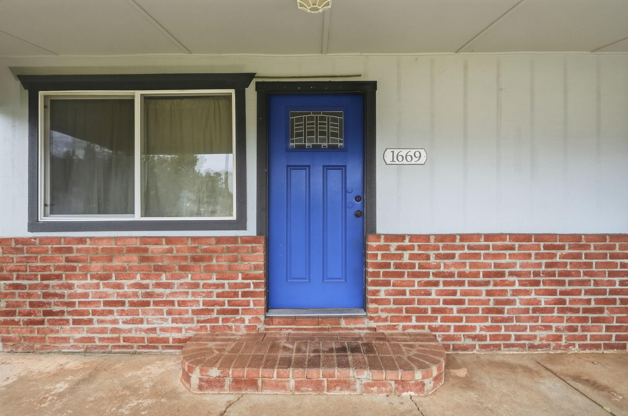 1669 Mistletoe Lane