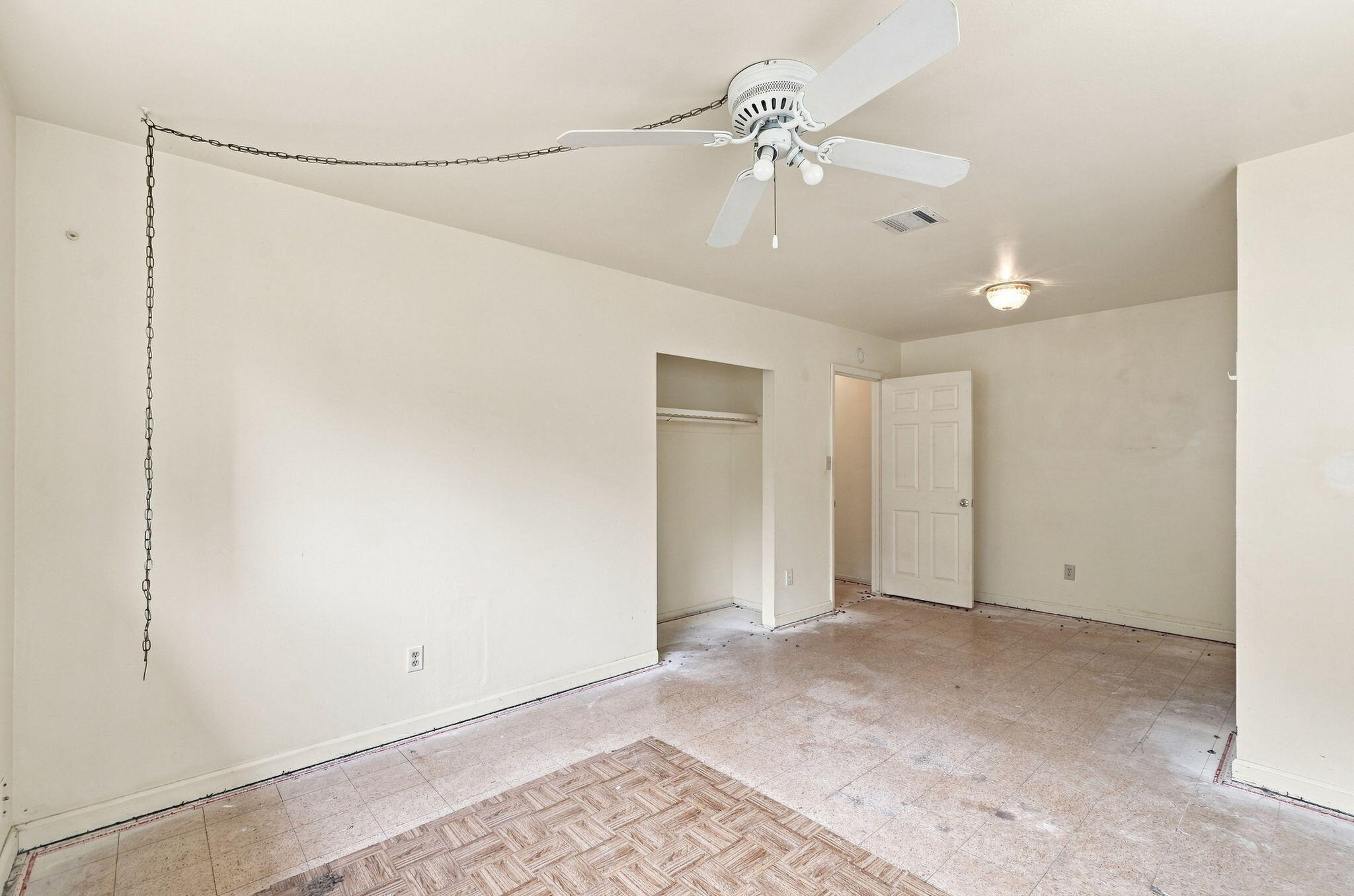 1669 Mistletoe Lane