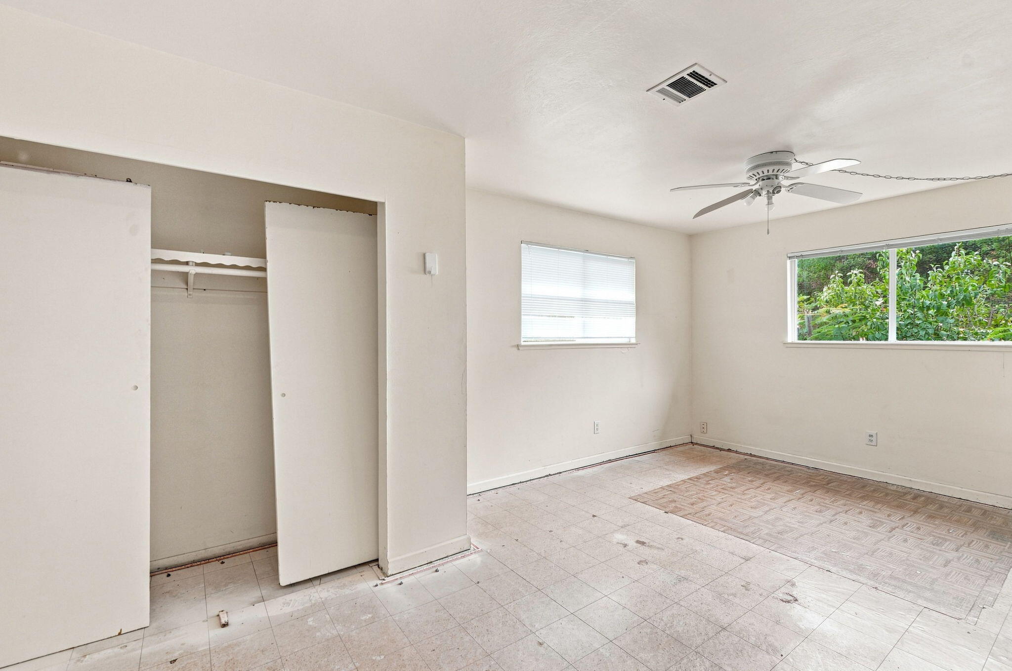 1669 Mistletoe Lane