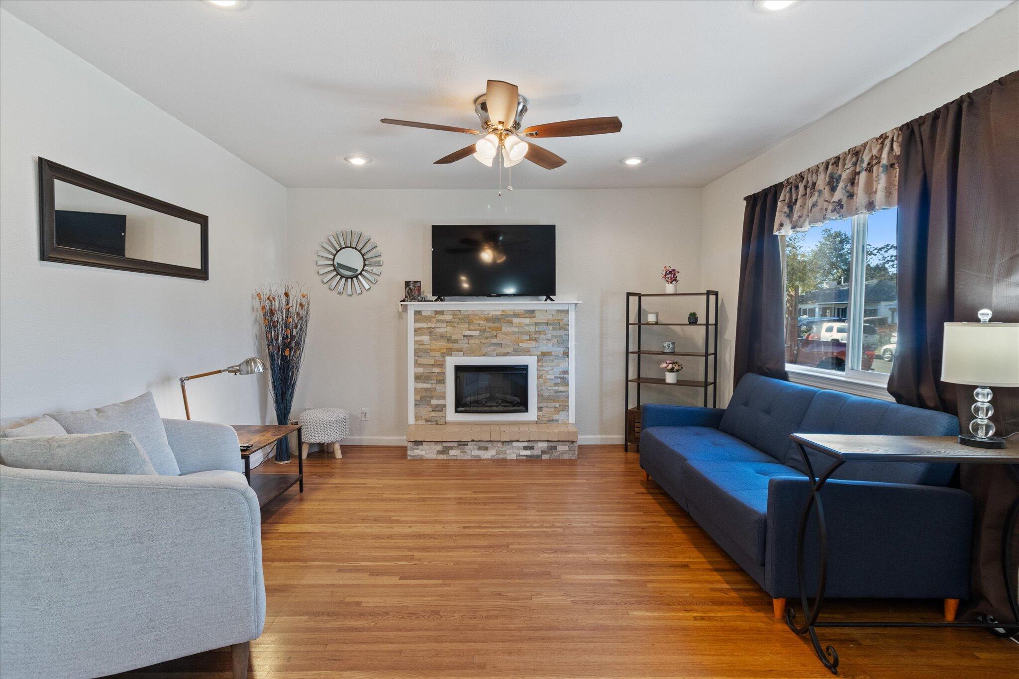 1381 Jeffries Avenue