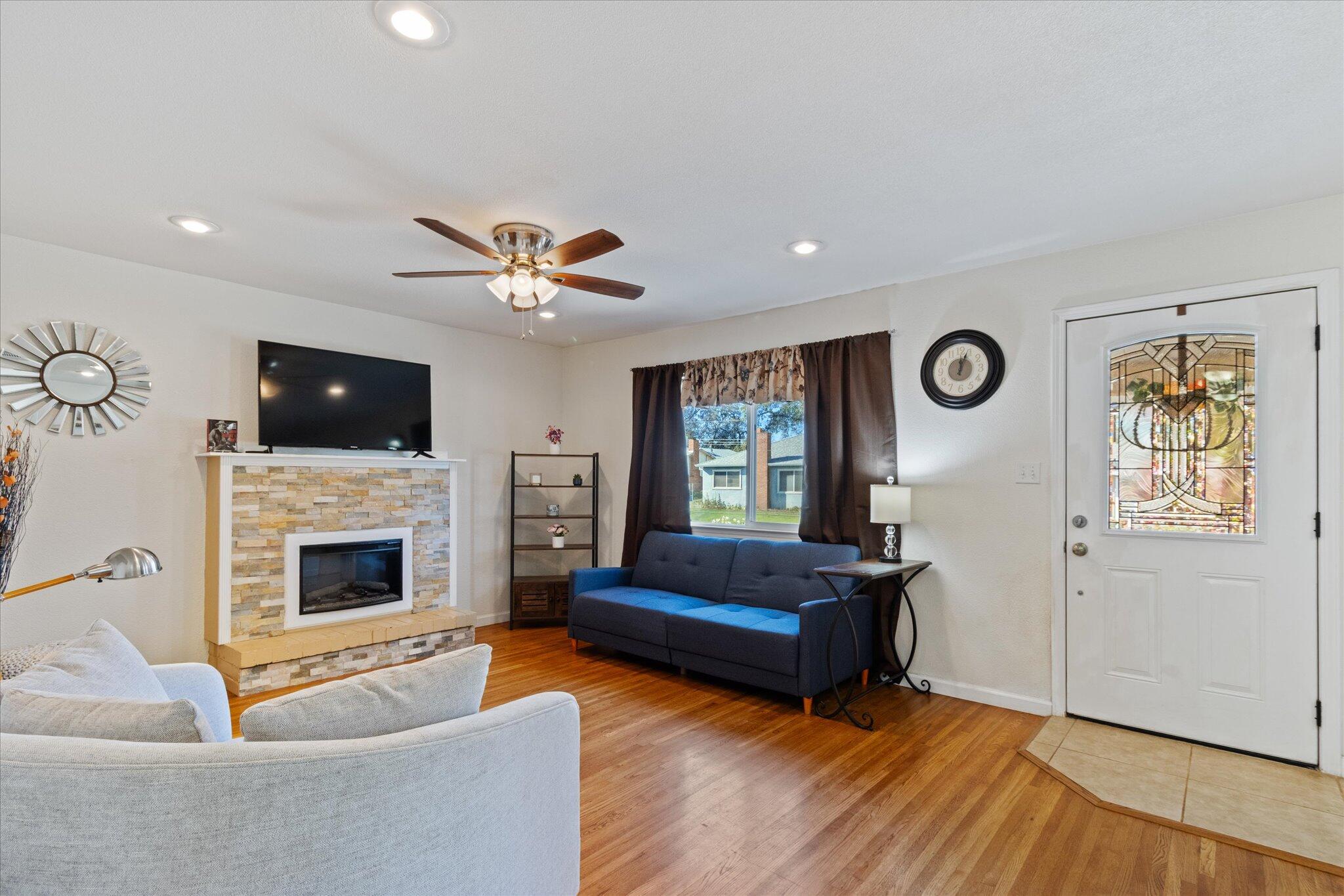 1381 Jeffries Avenue