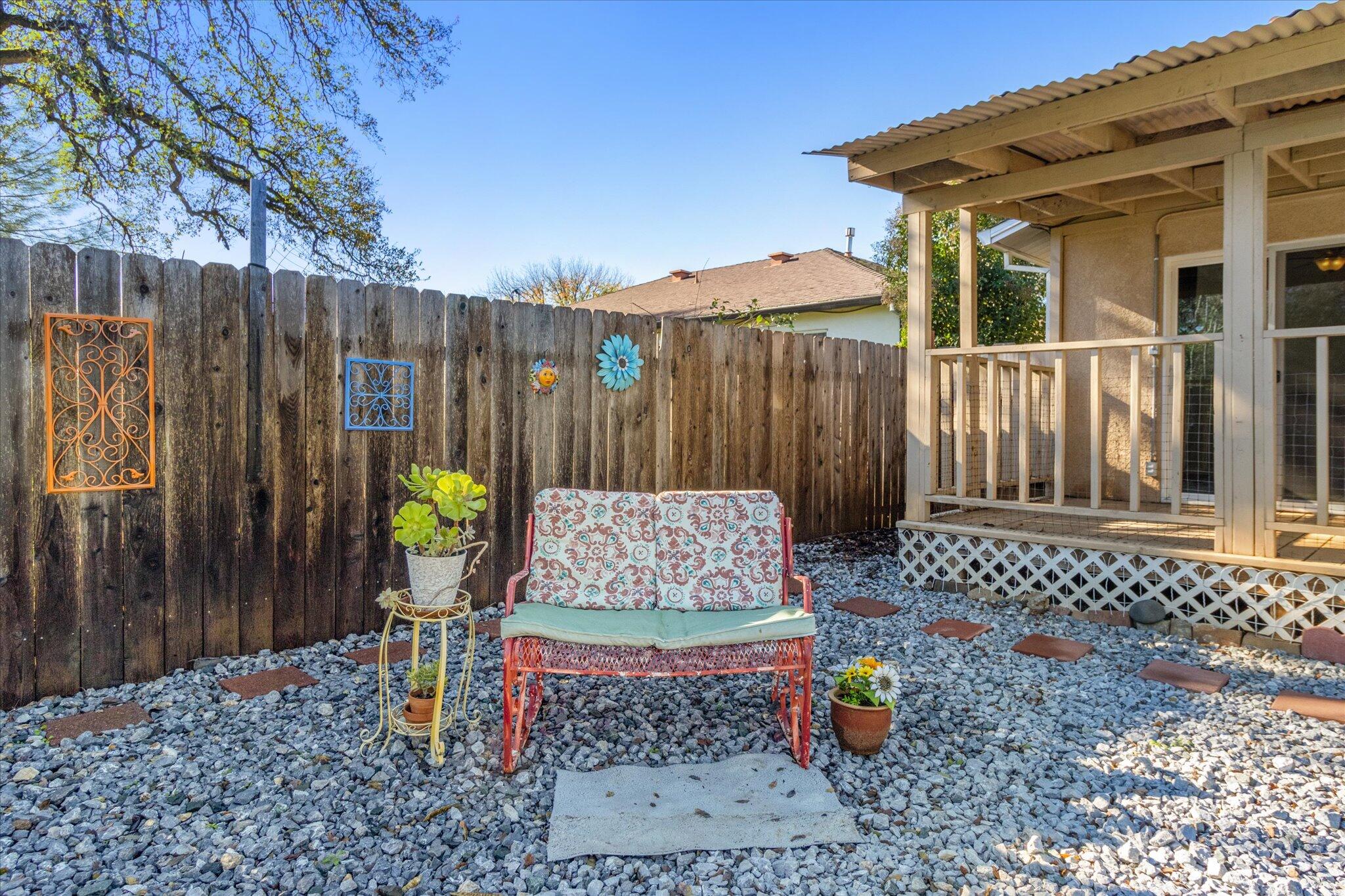 1381 Jeffries Avenue