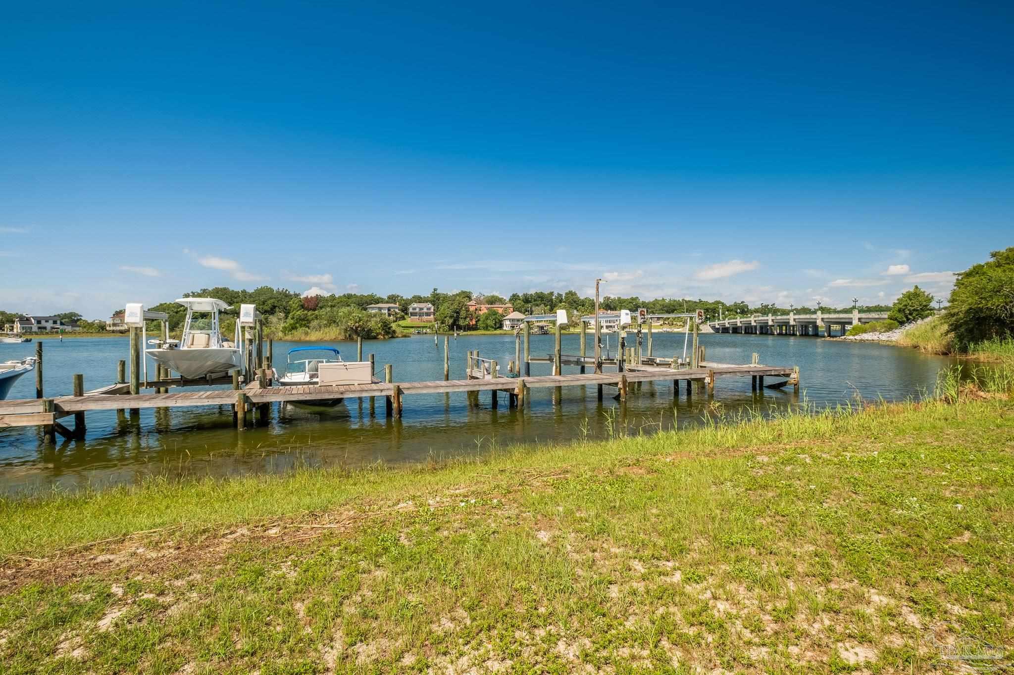 300 Bayou Blvd # 101