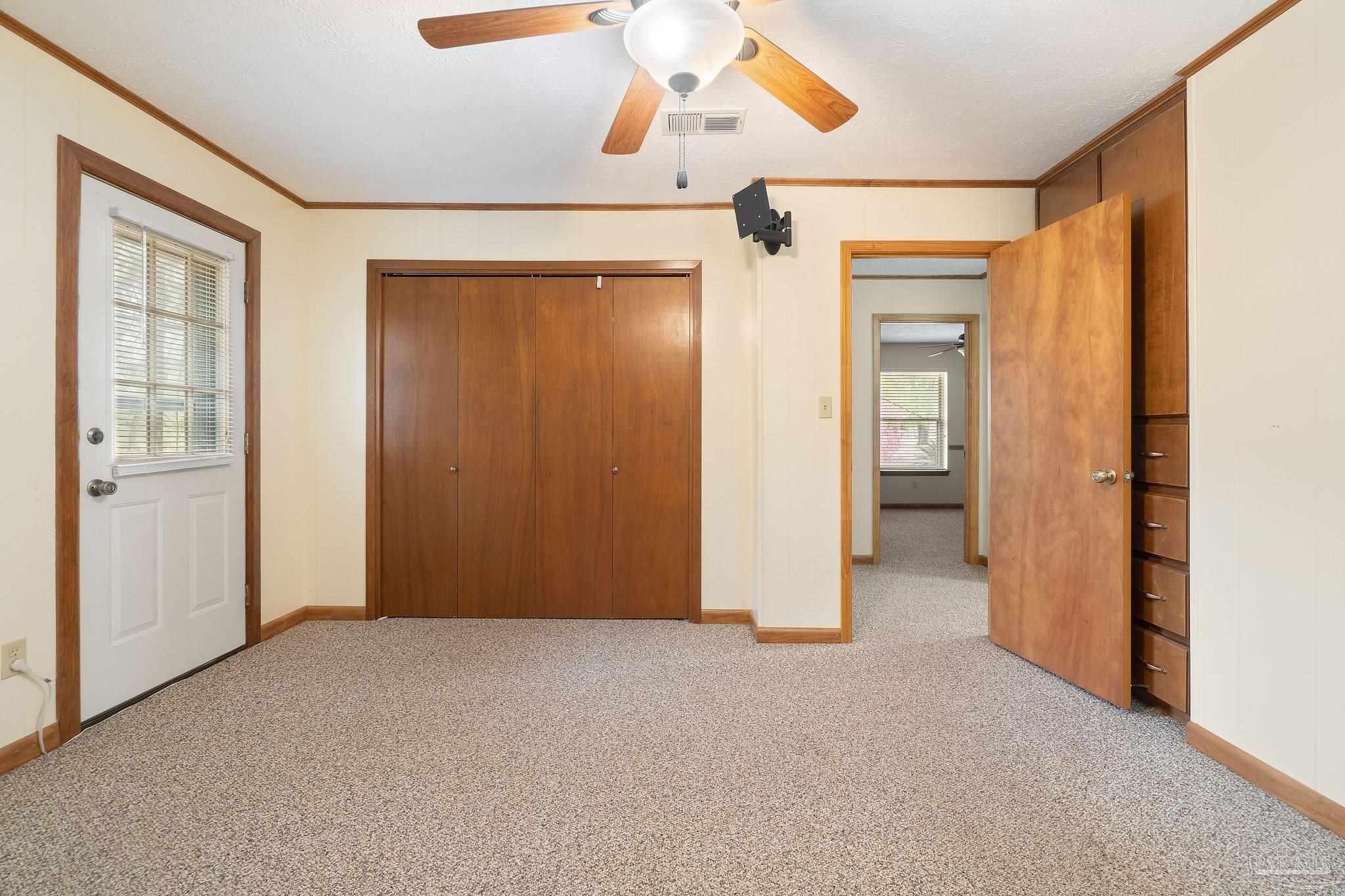989 Van Pelt Ln