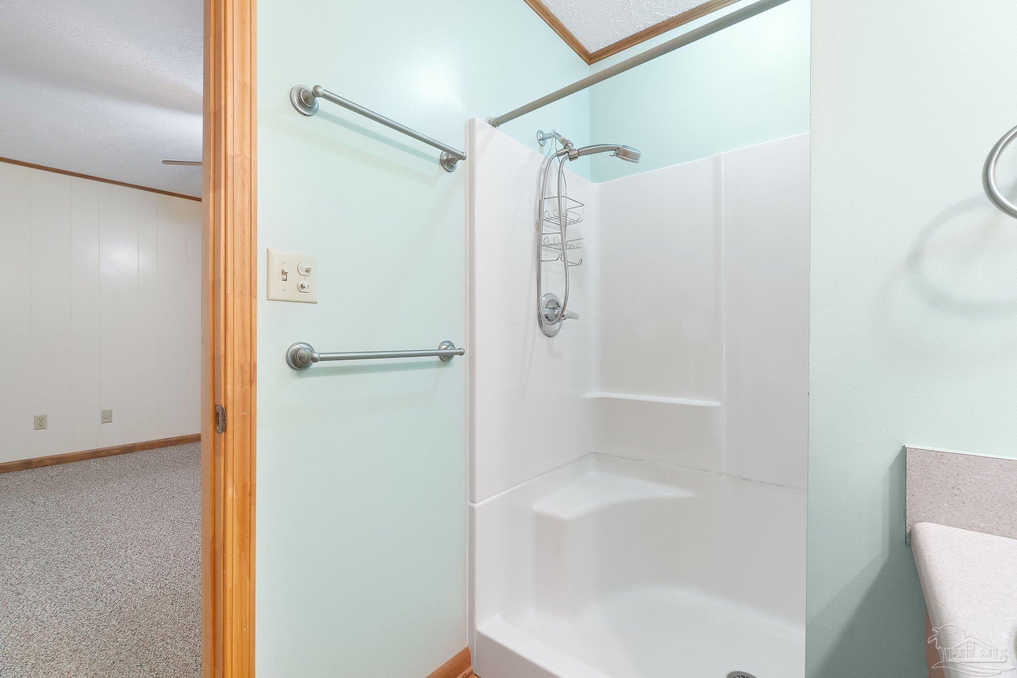 989 Van Pelt Ln