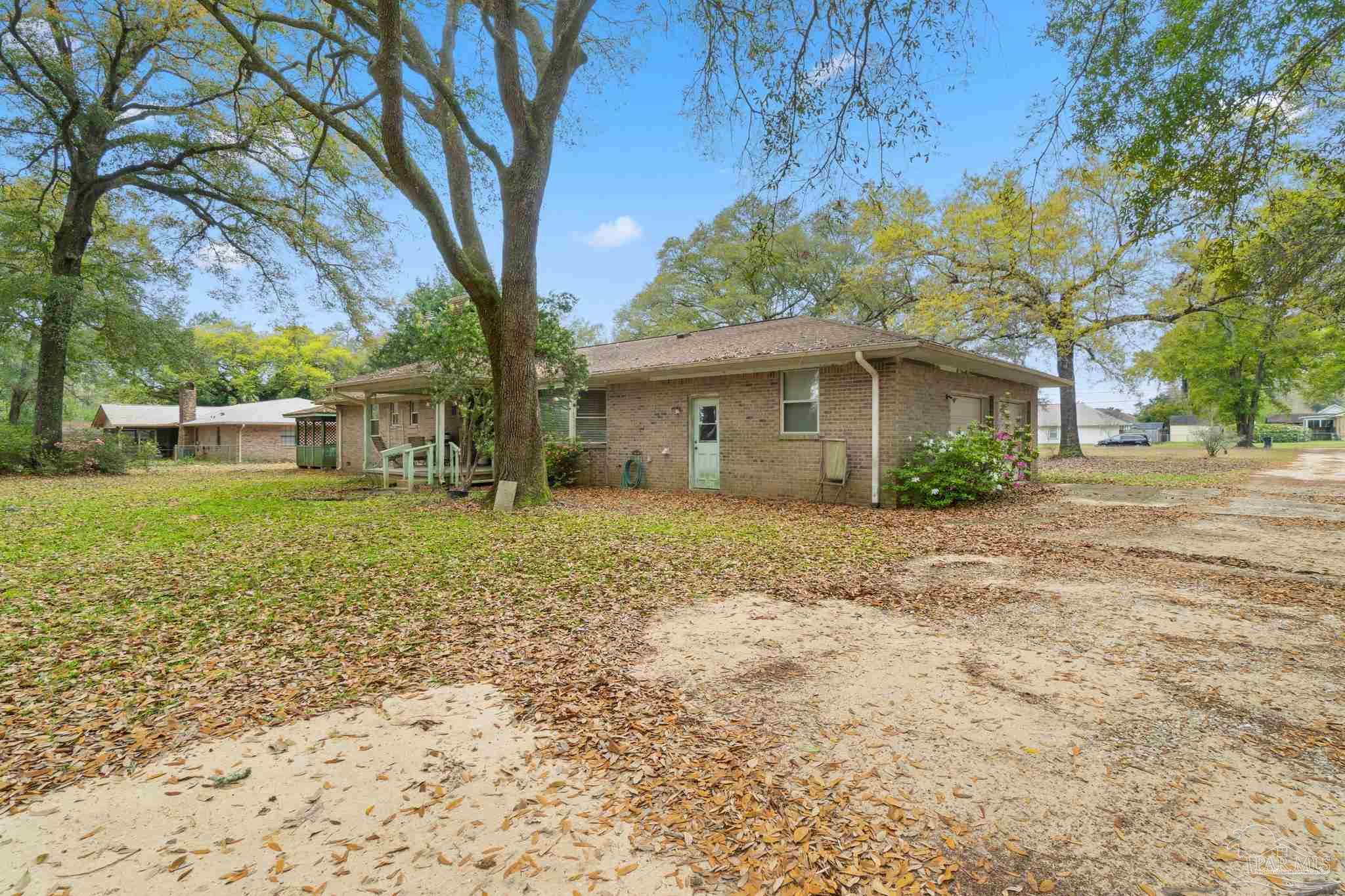 989 Van Pelt Ln