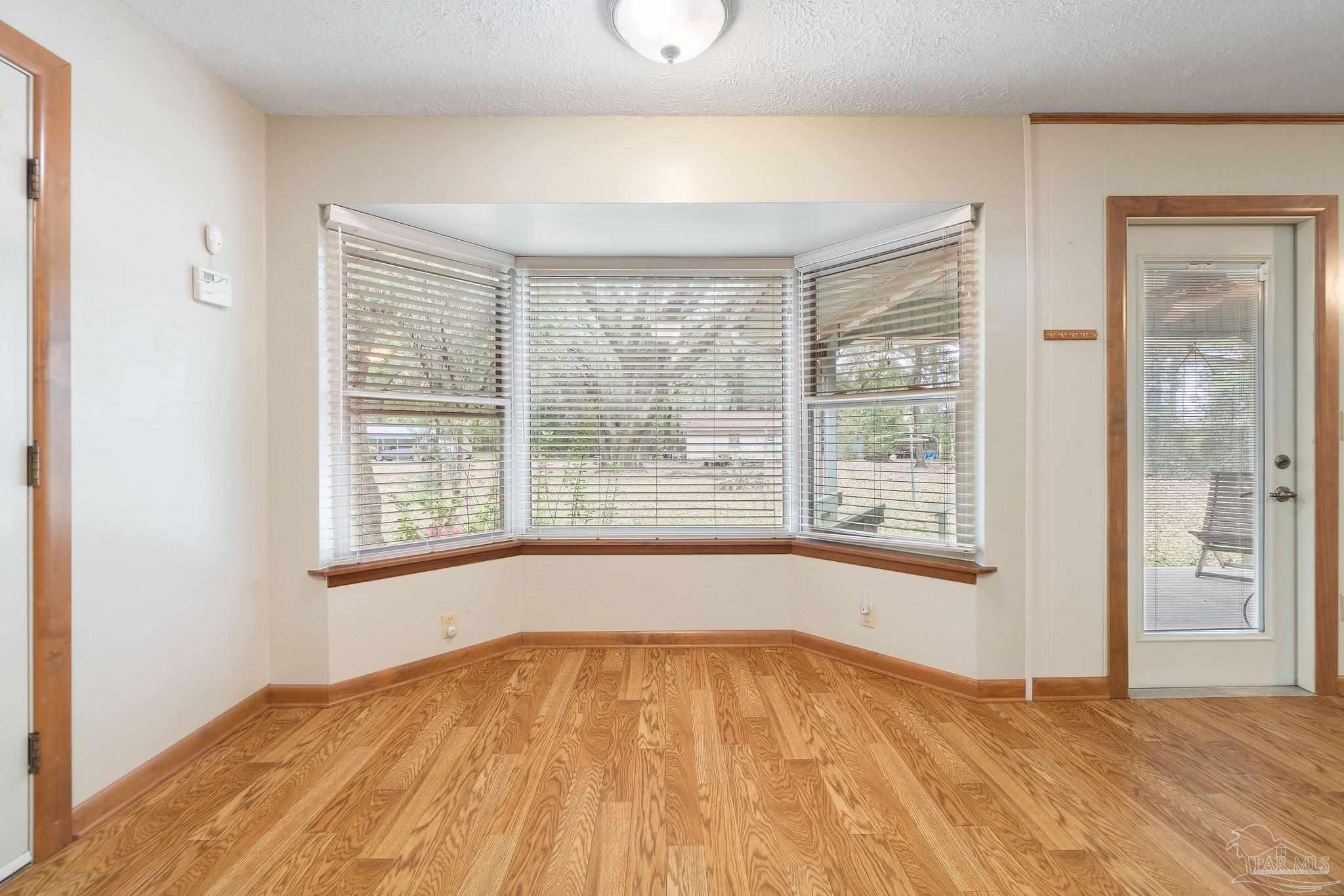 989 Van Pelt Ln