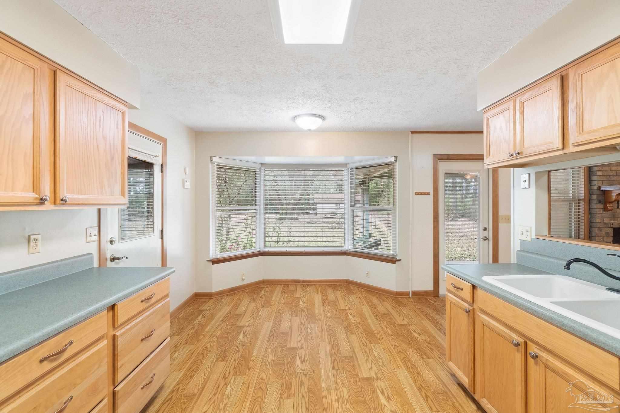 989 Van Pelt Ln
