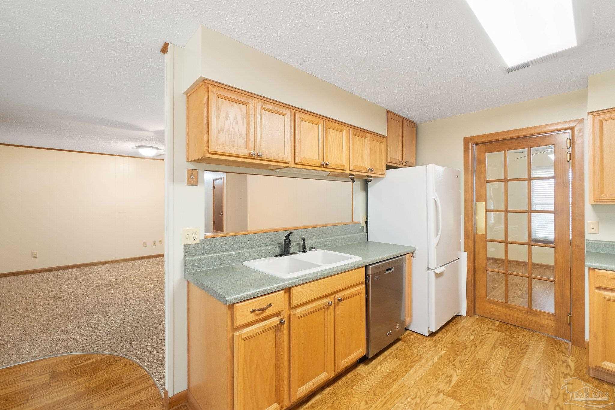 989 Van Pelt Ln