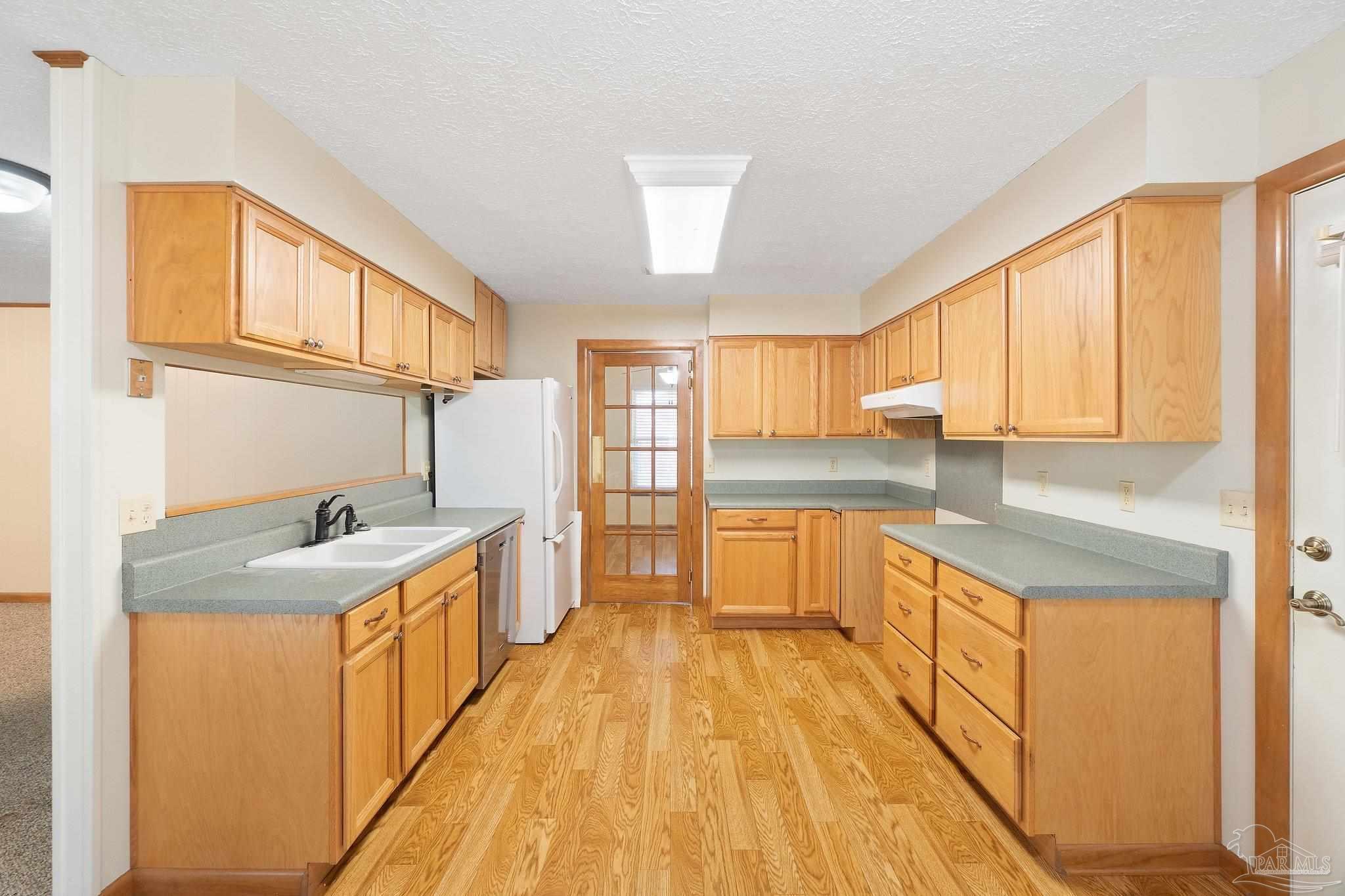 989 Van Pelt Ln