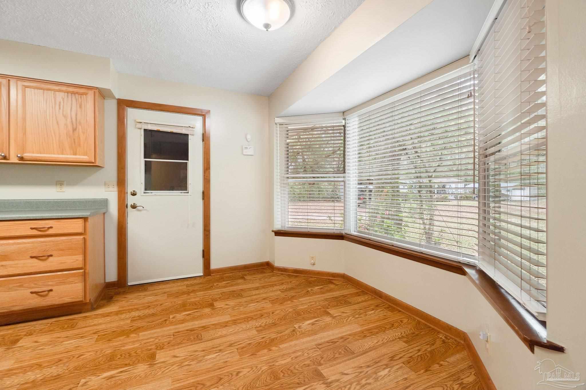 989 Van Pelt Ln