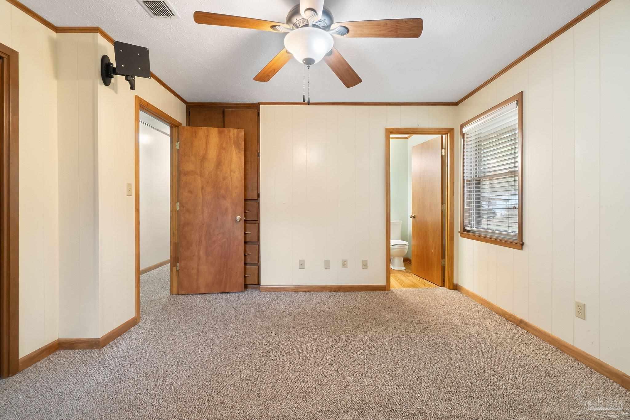 989 Van Pelt Ln