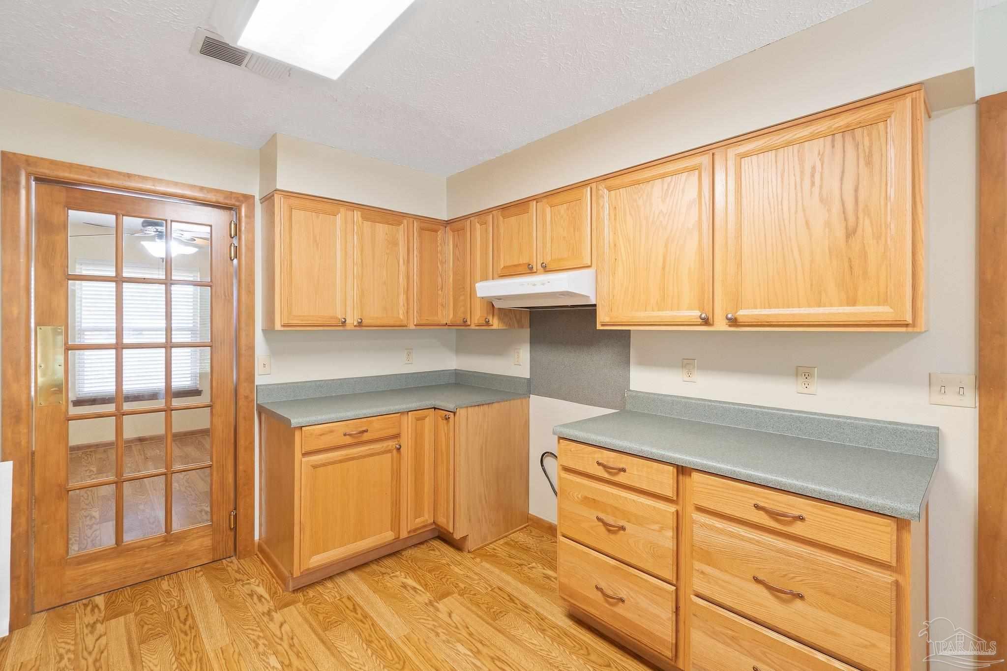 989 Van Pelt Ln