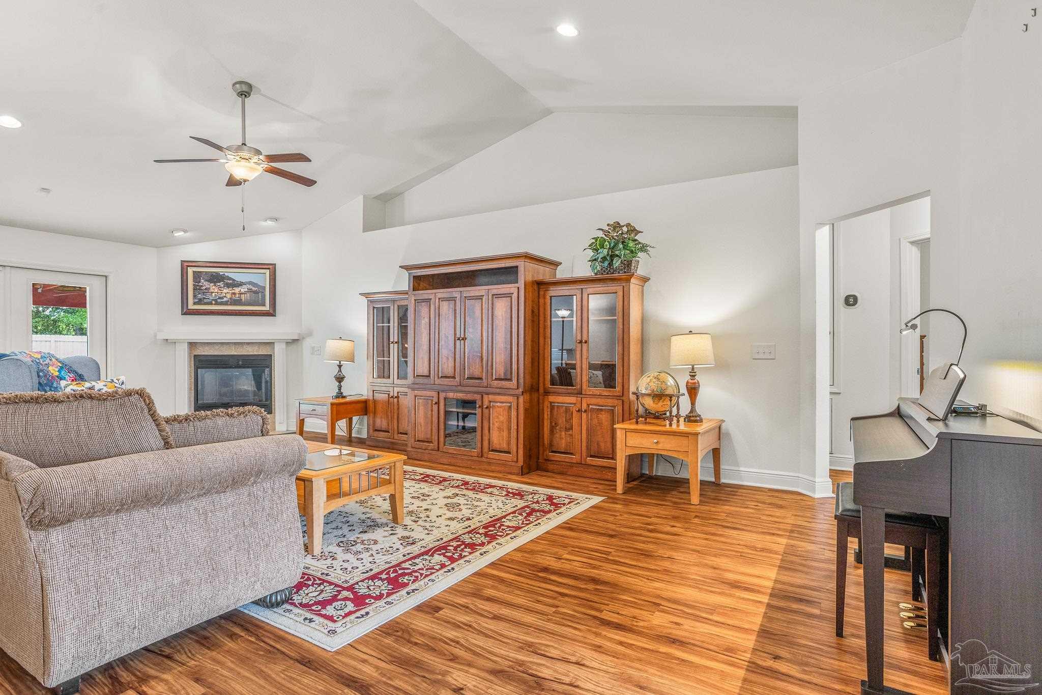 6161 Autumn Pines Cir