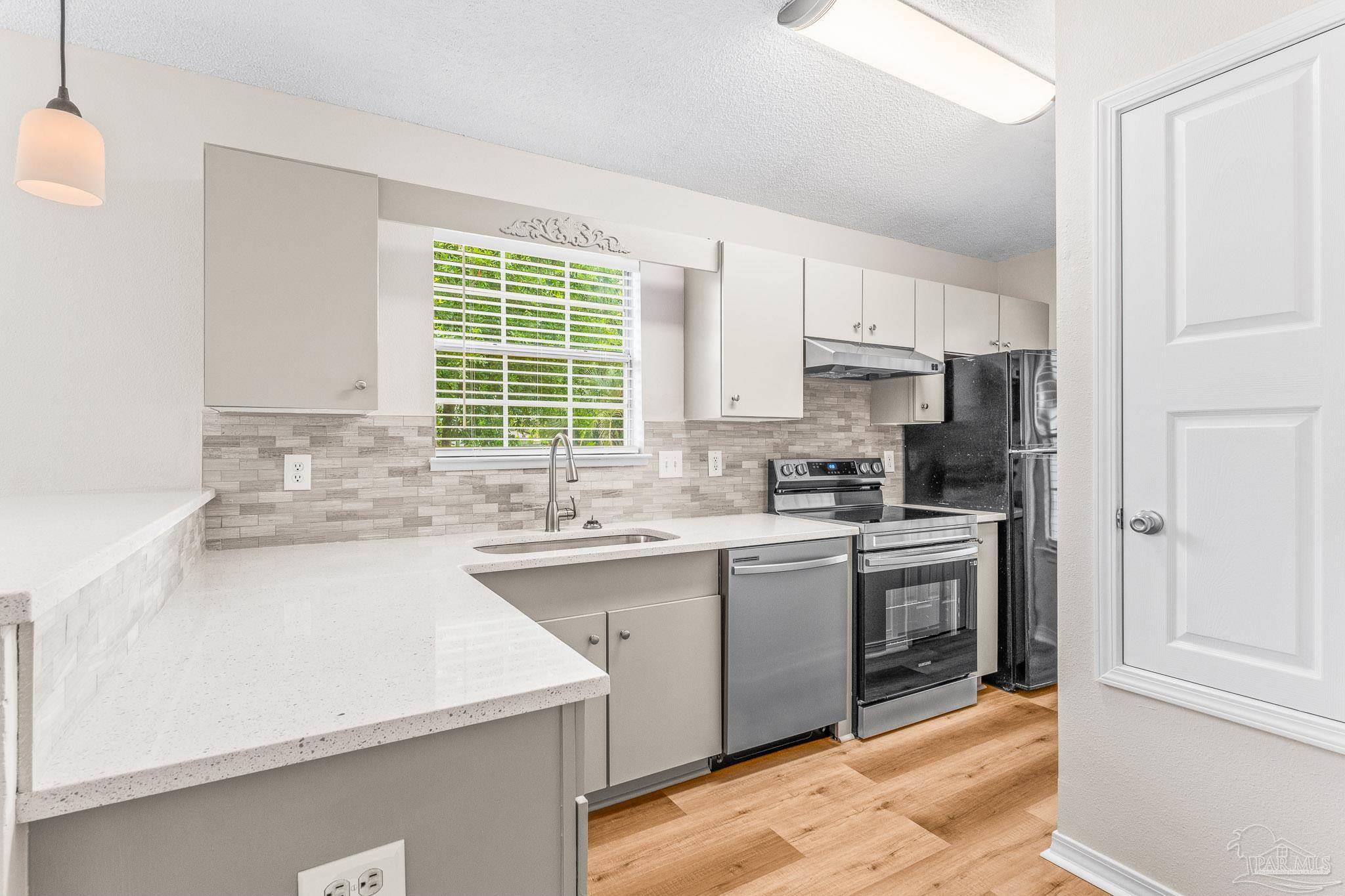 2484 Spyglass Cir