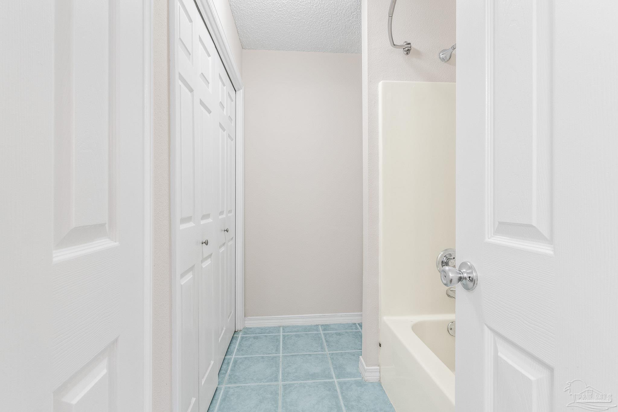2484 Spyglass Cir