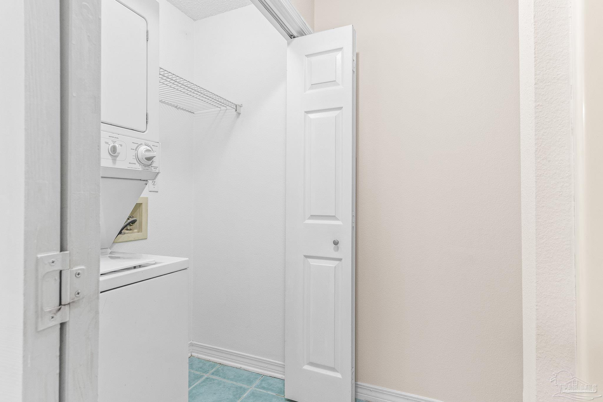 2484 Spyglass Cir