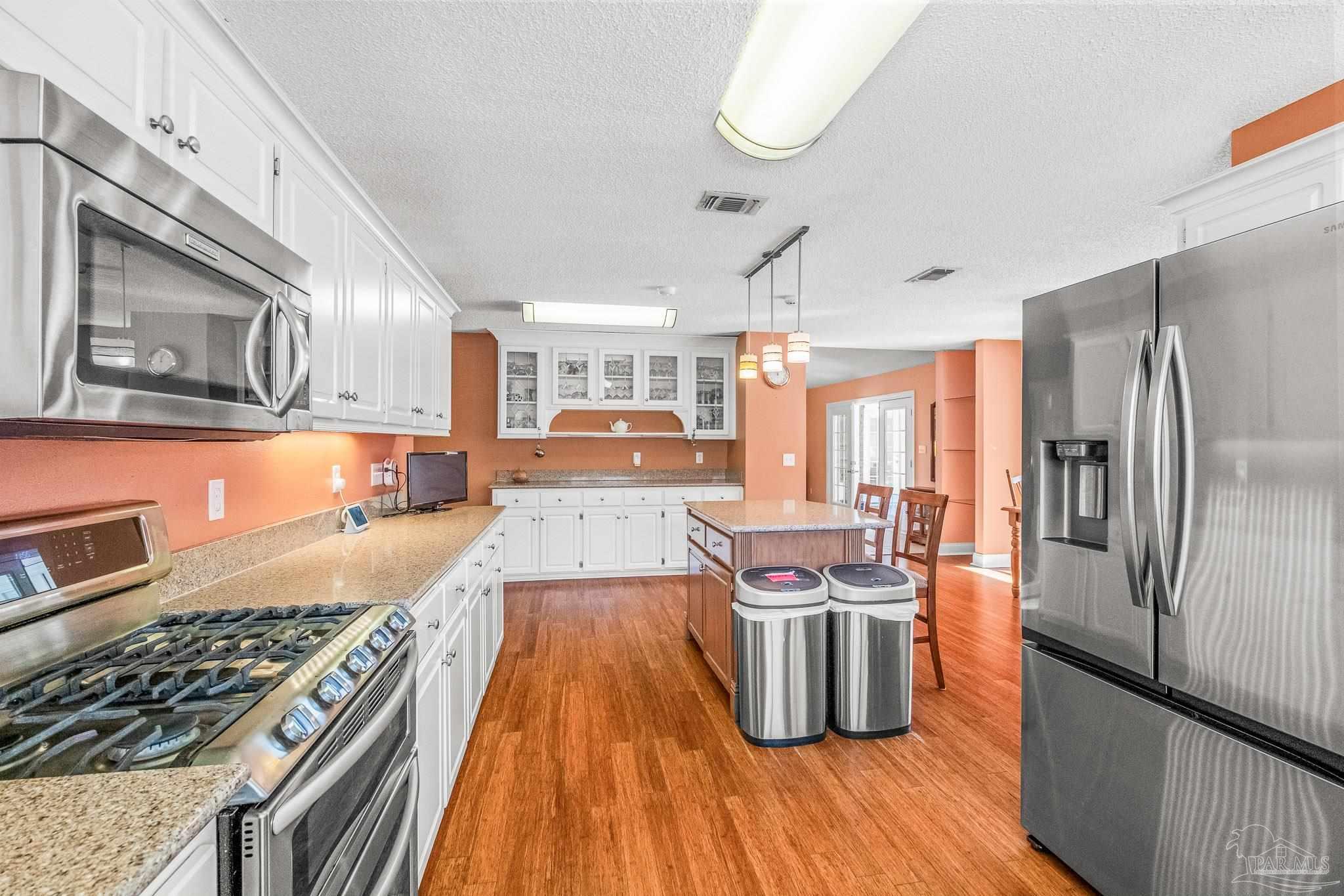 25 Bartlett Cir