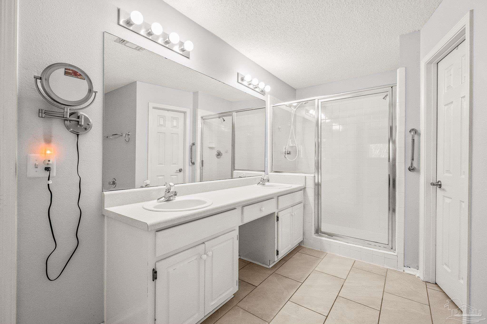 25 Bartlett Cir