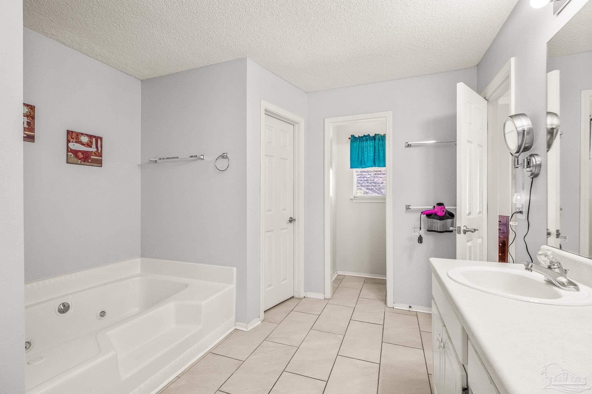 25 Bartlett Cir