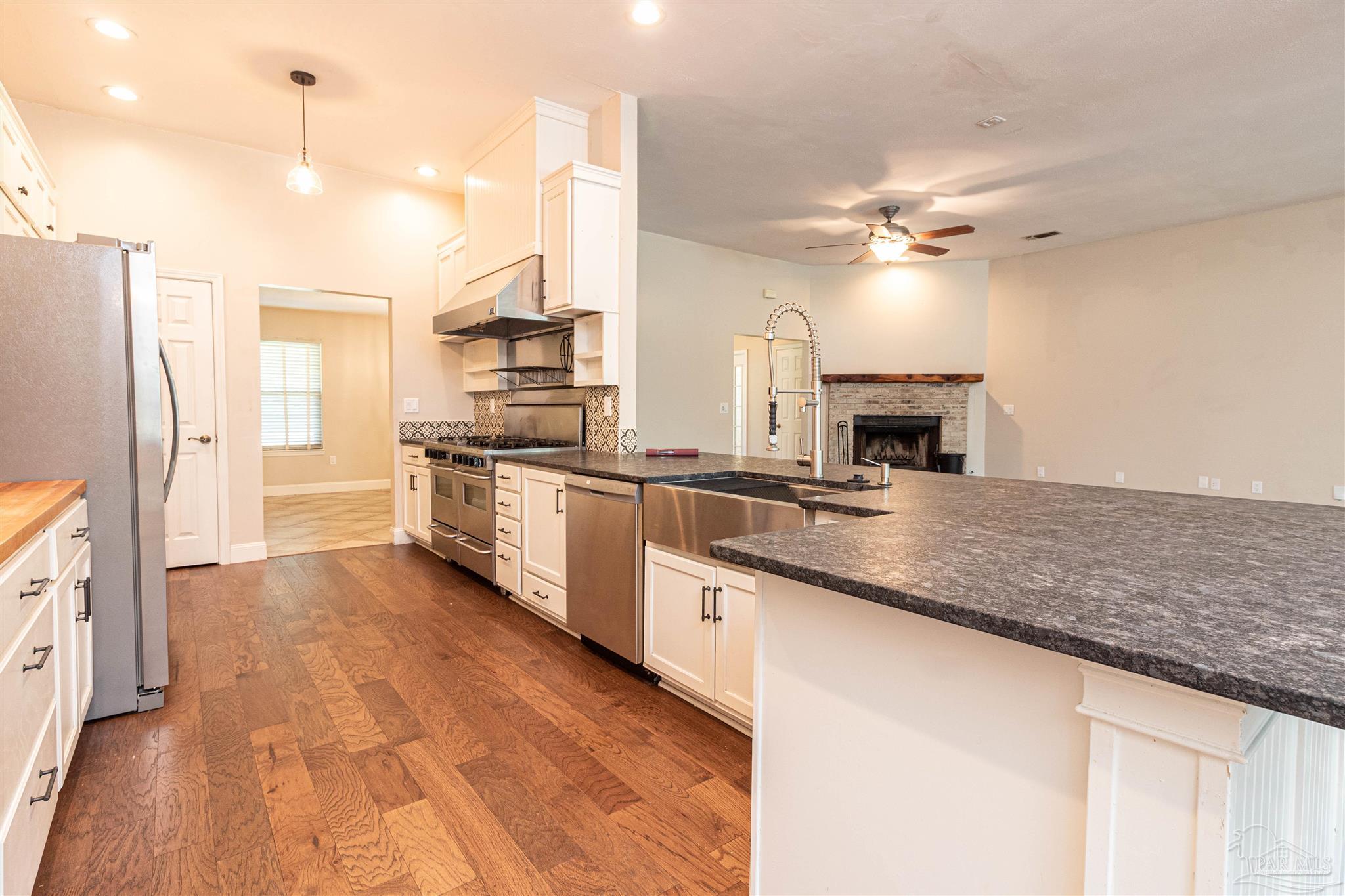 9437 Bone Bluff Dr