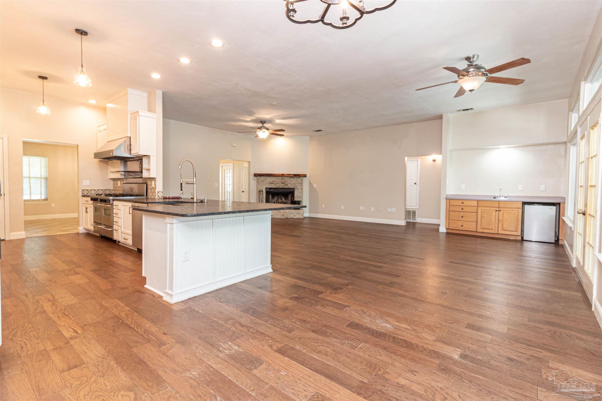 9437 Bone Bluff Dr