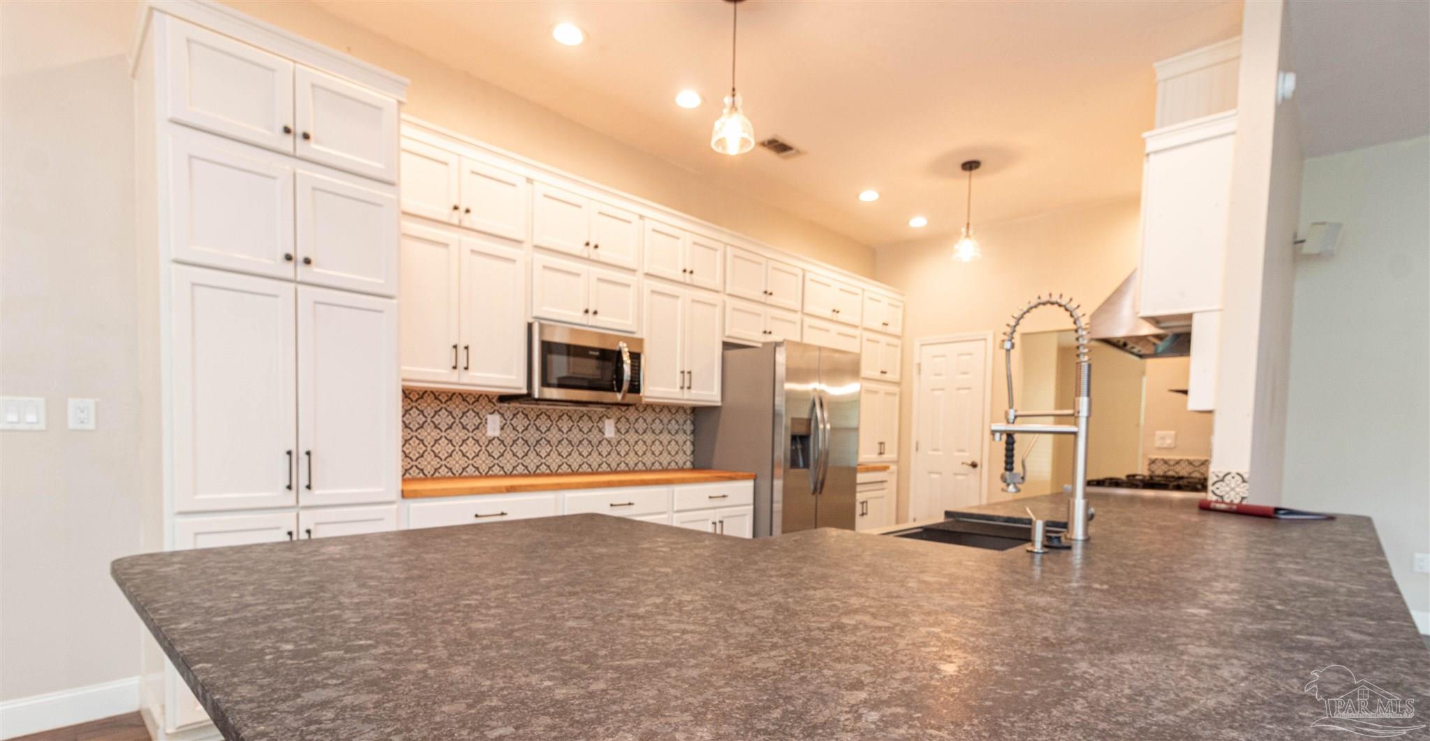 9437 Bone Bluff Dr