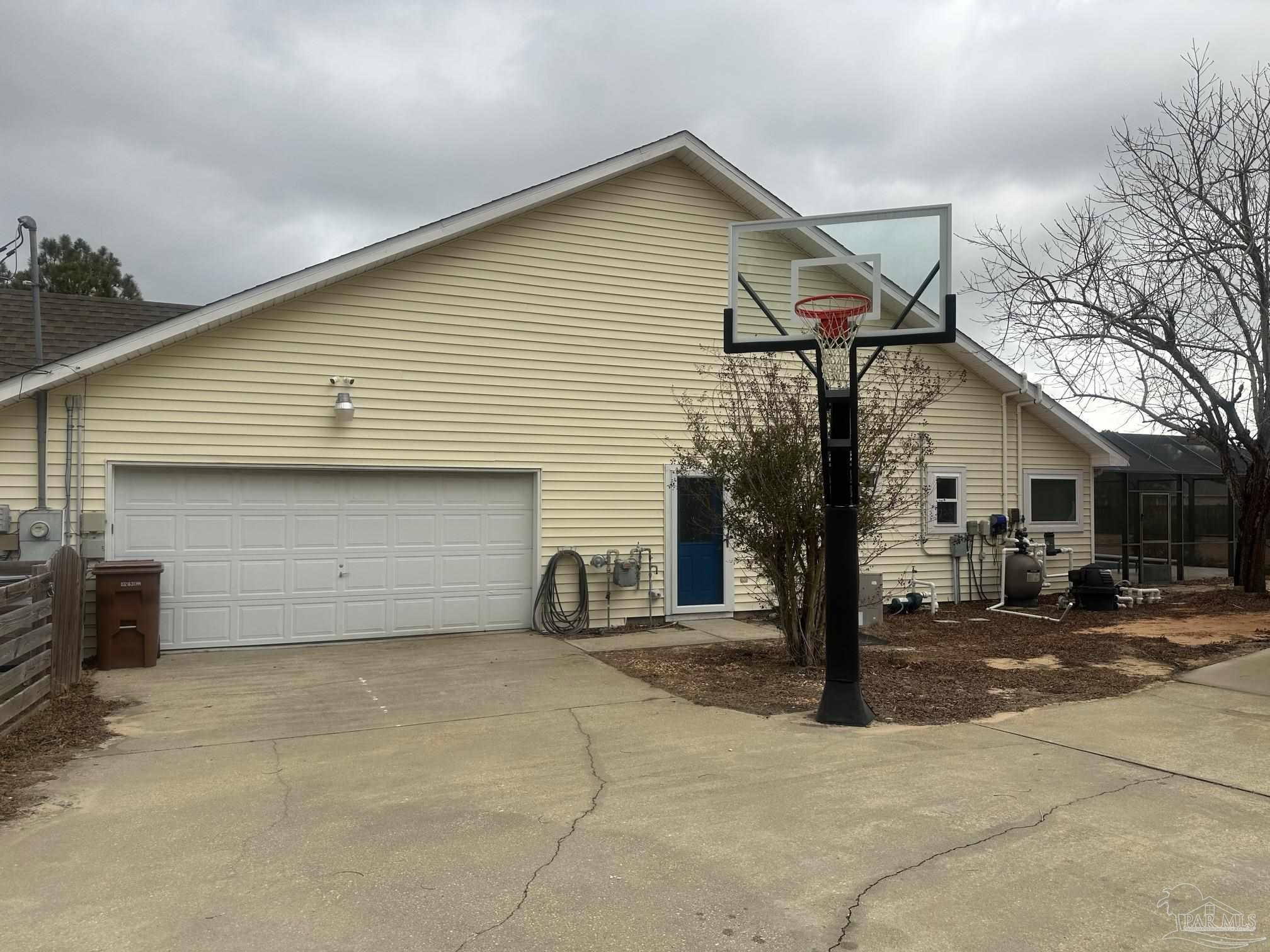 9437 Bone Bluff Dr