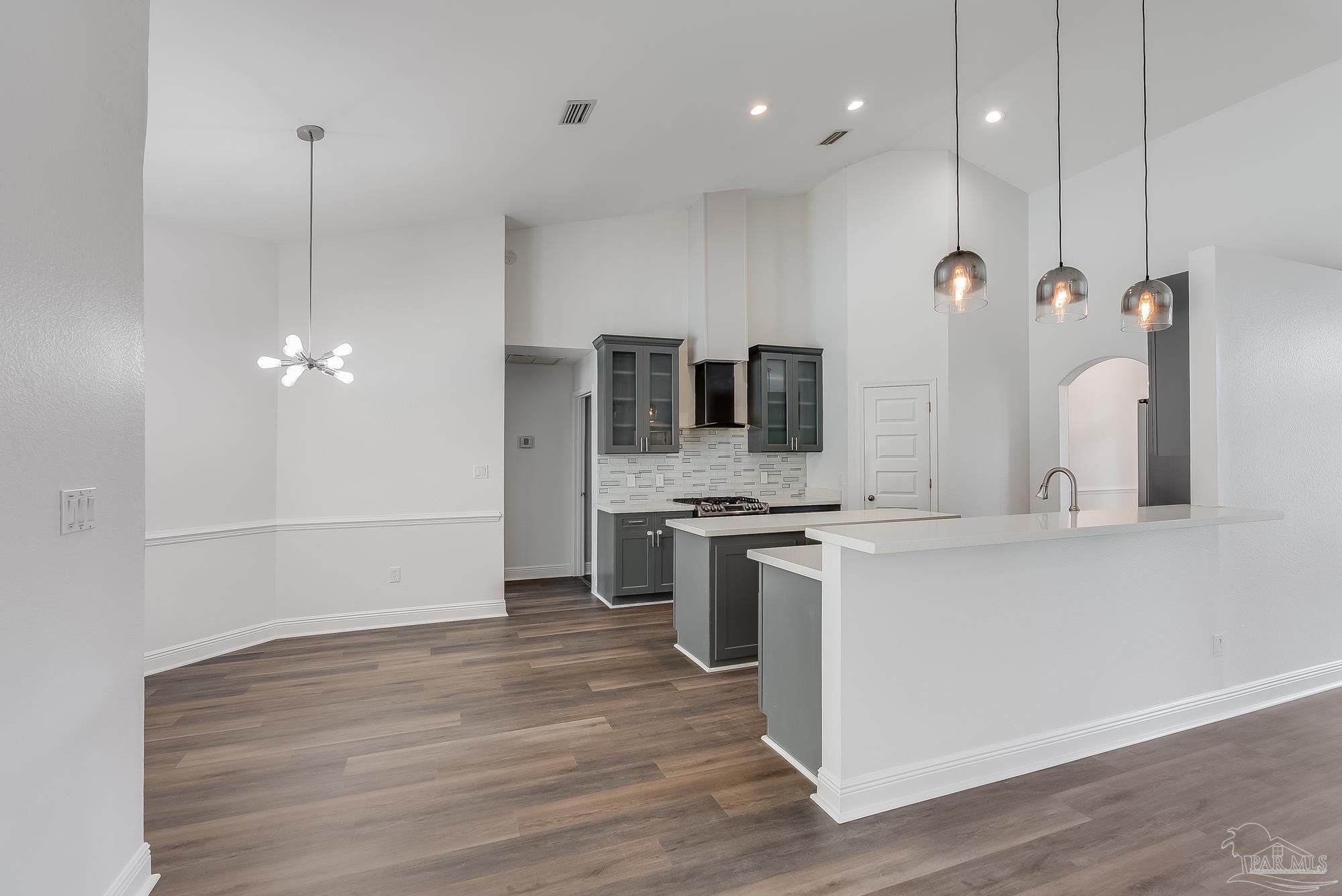 4121 Bamboo Dr