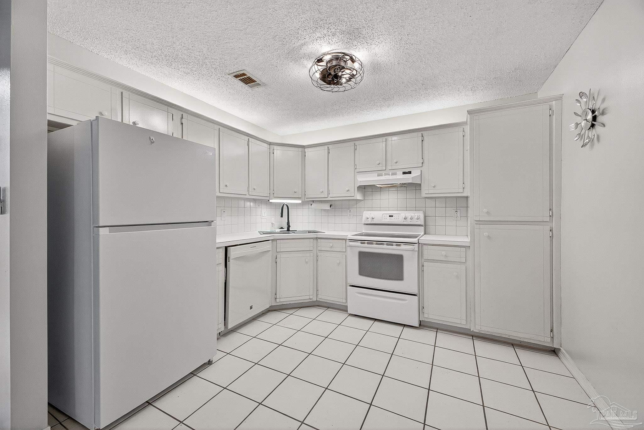 3208 Redwood Ln # 114 Unit: G-114