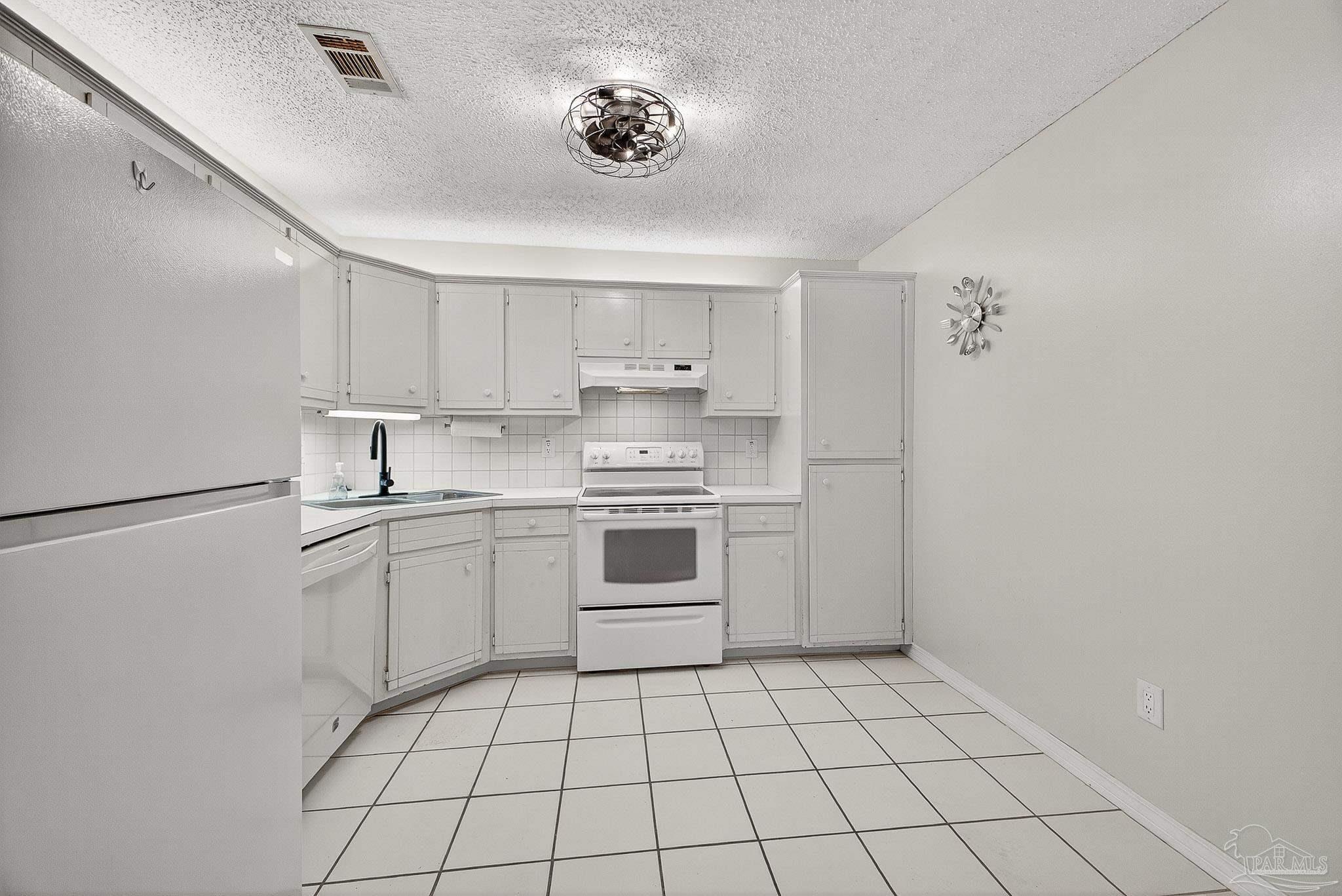 3208 Redwood Ln # 114 Unit: G-114