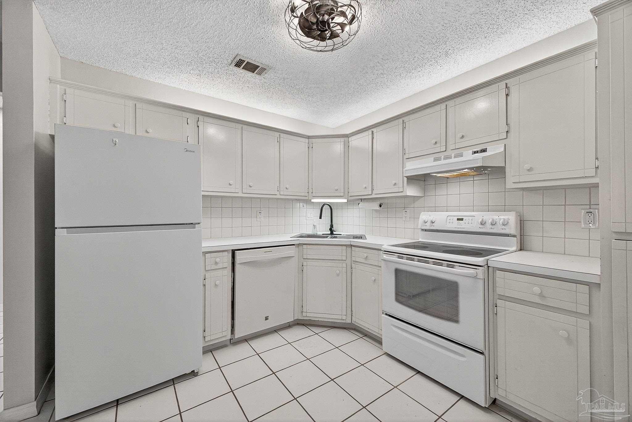 3208 Redwood Ln # 114 Unit: G-114