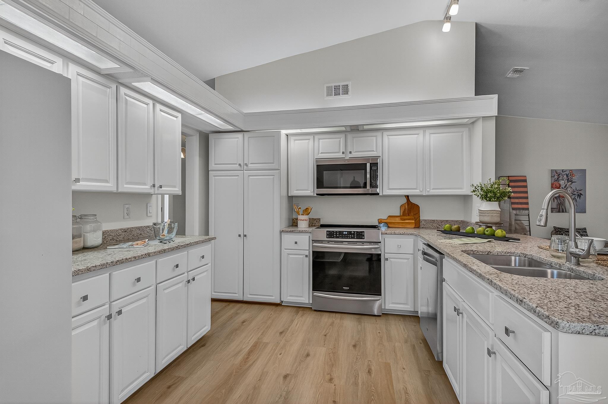 26 Bartlett Cir
