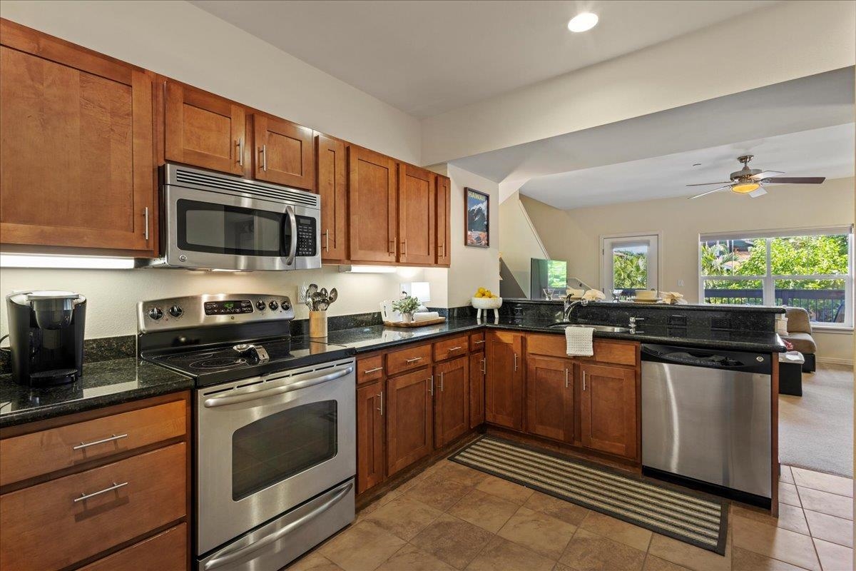 3710 LOWER HONOAPIILANI Rd Unit: F22