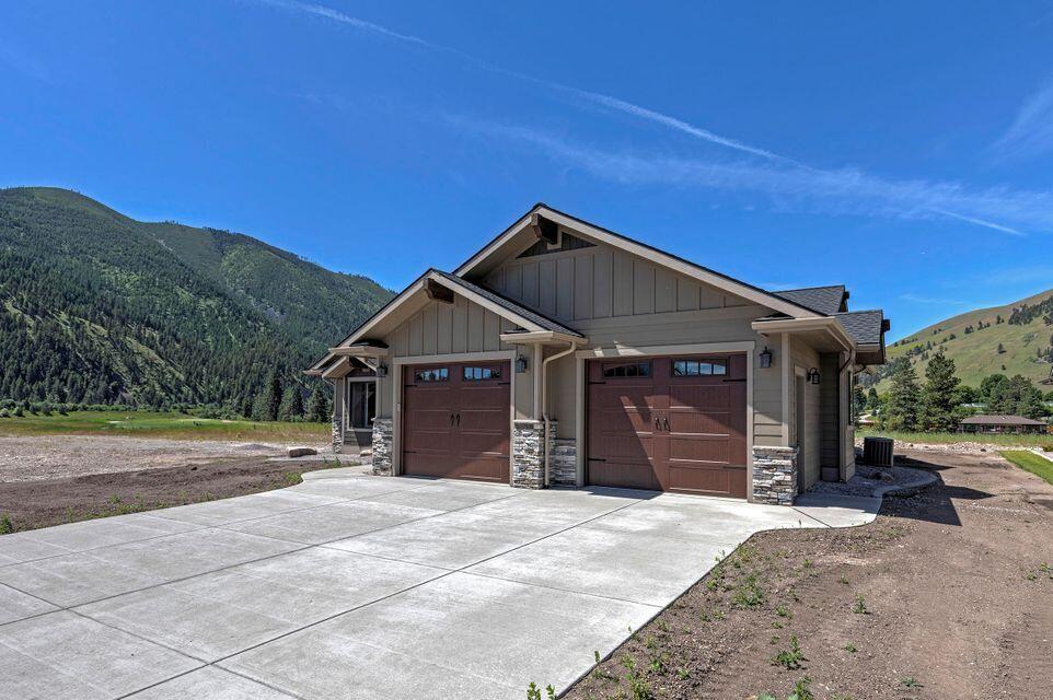 985 Anglers Bend Way