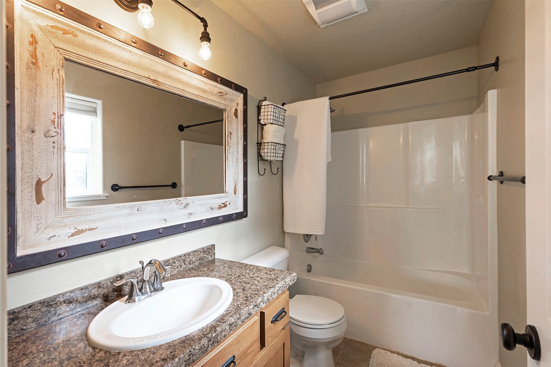 810 Schilling Street B