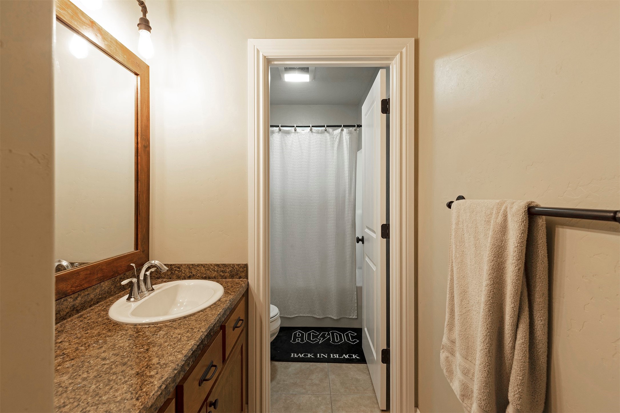 810 Schilling Street B