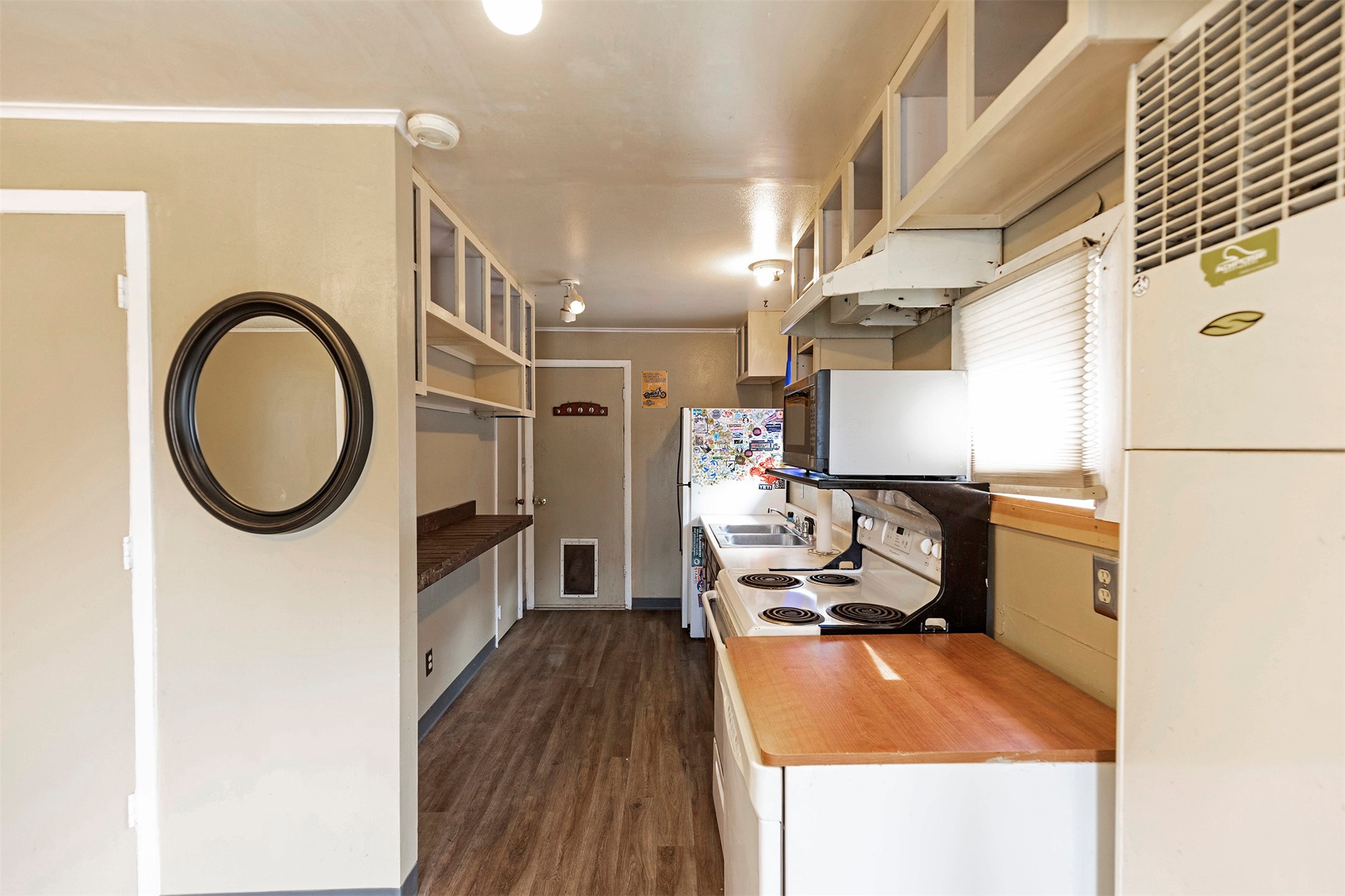 1538 1/2 Howell Street