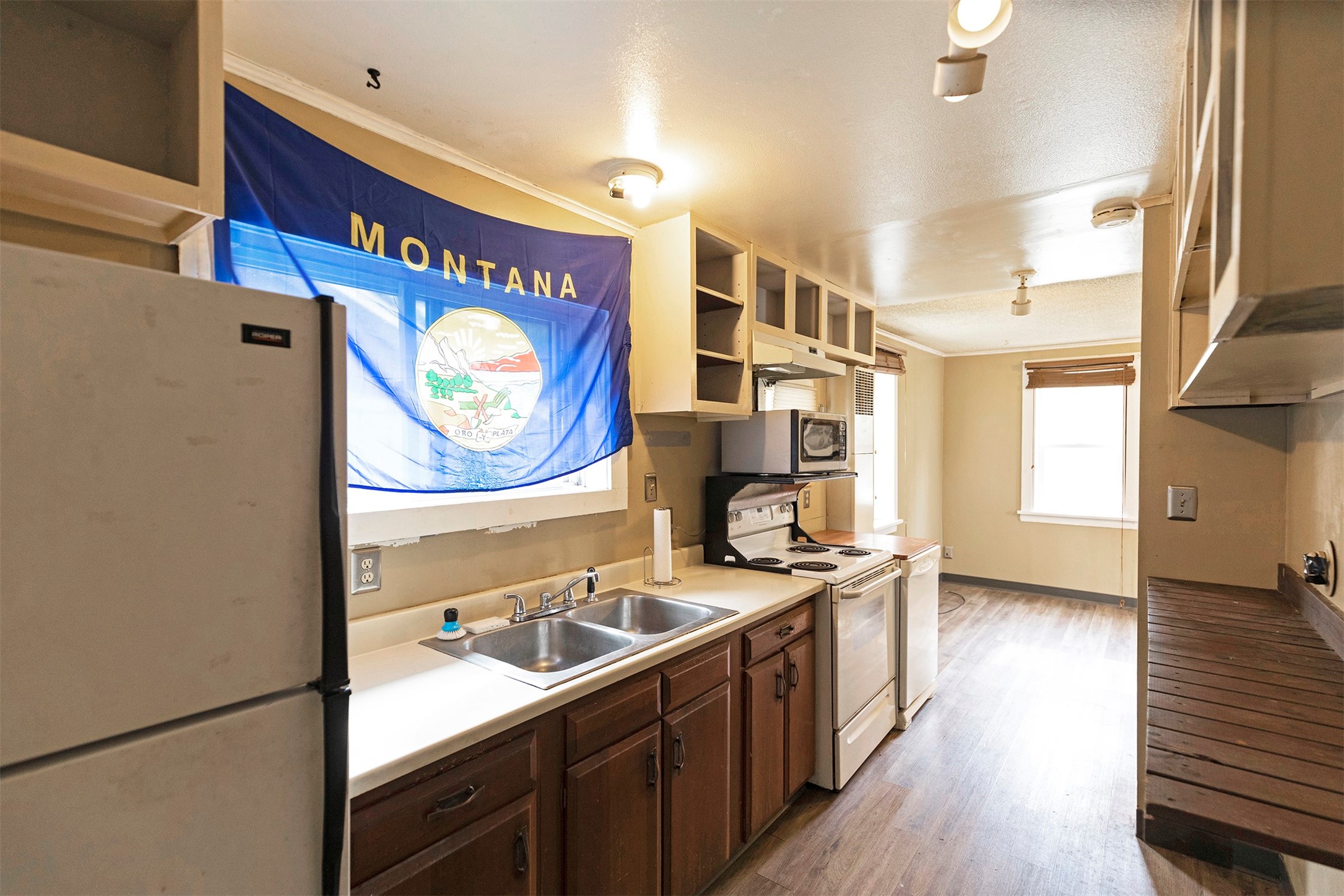 1538 1/2 Howell Street