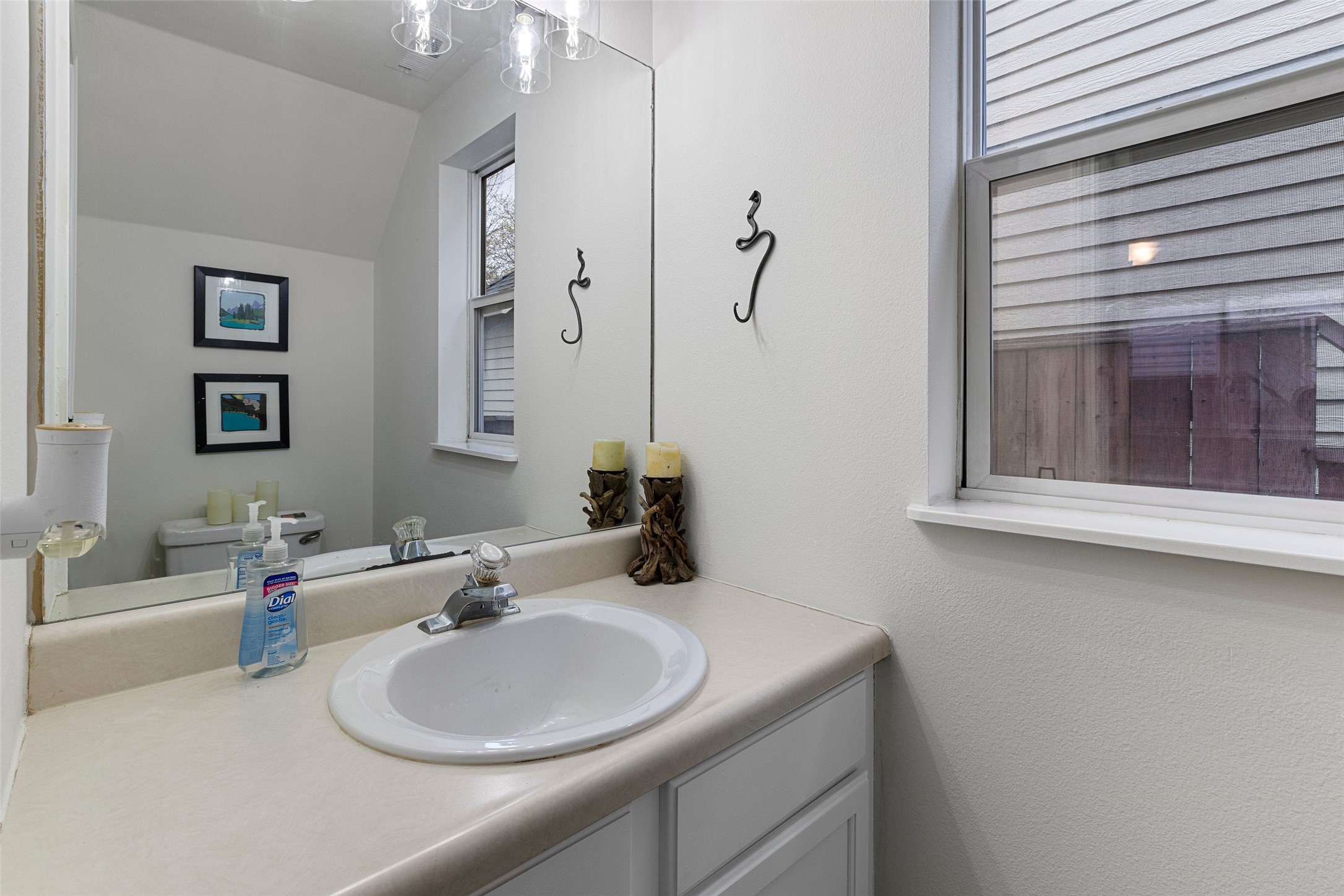 1304 Bridgecourt Way