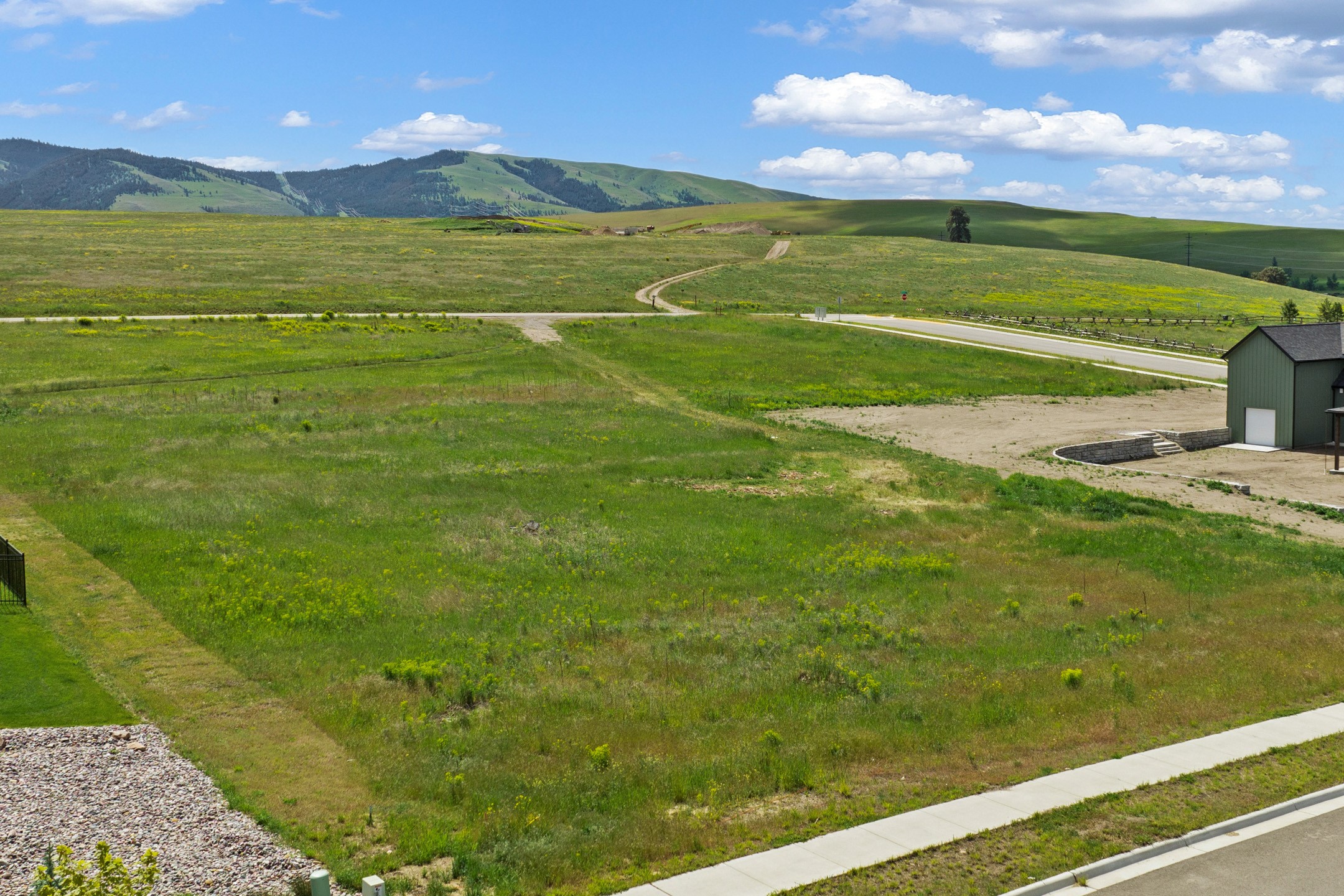 4065 Mornhinweg Loop